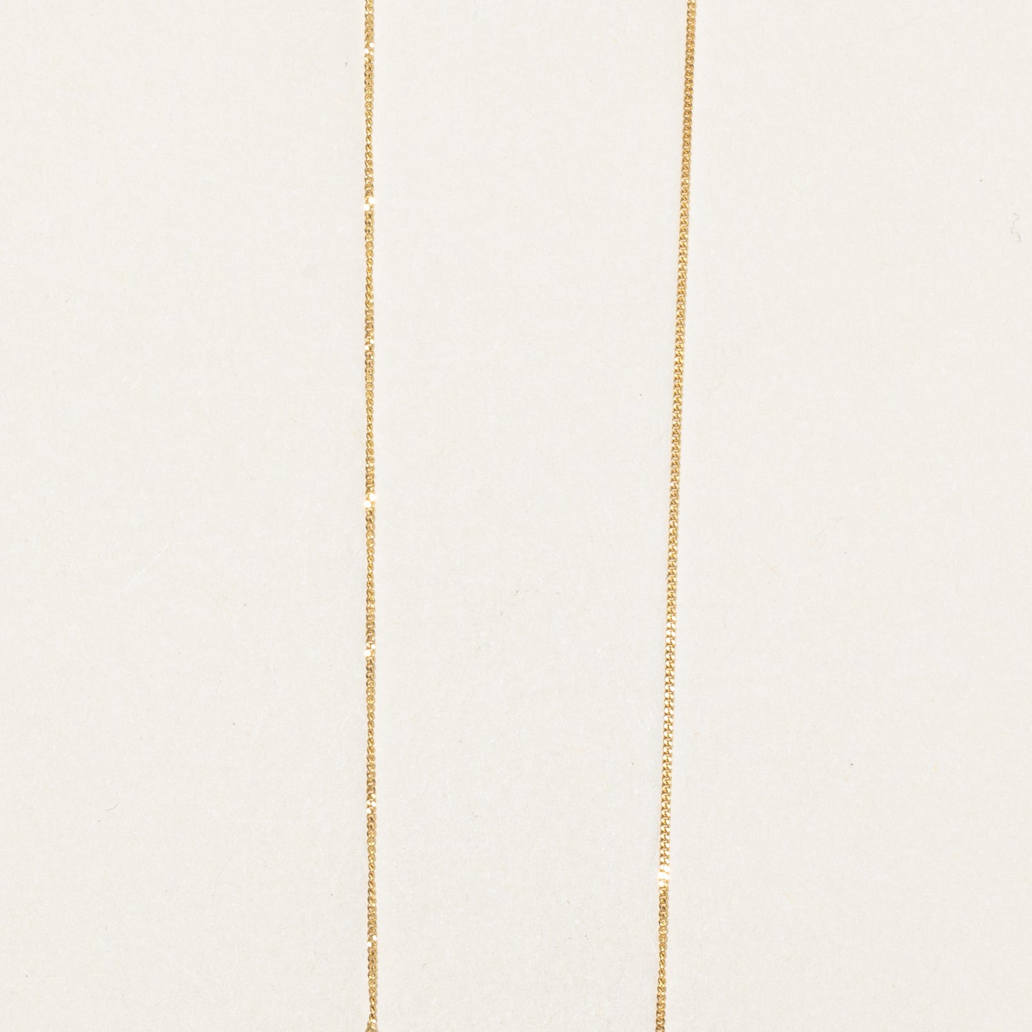 Collier pendentif pétale en saphir et diamant | 0,22 ct, 0,05 ct au total | 45,7 cm |
