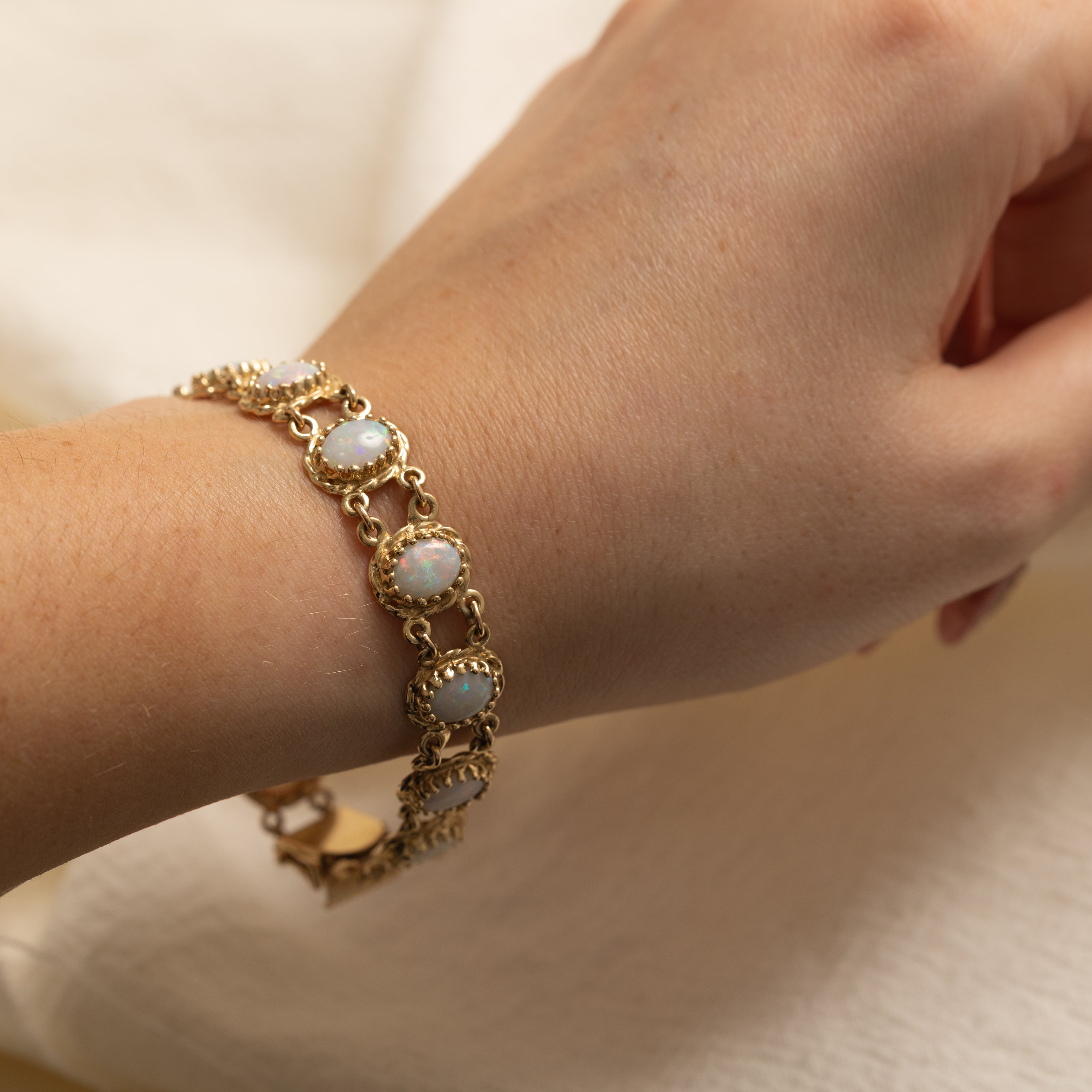 Cabochon Opal Gemstone Bracelet | 8.5ctw | 7.25" |