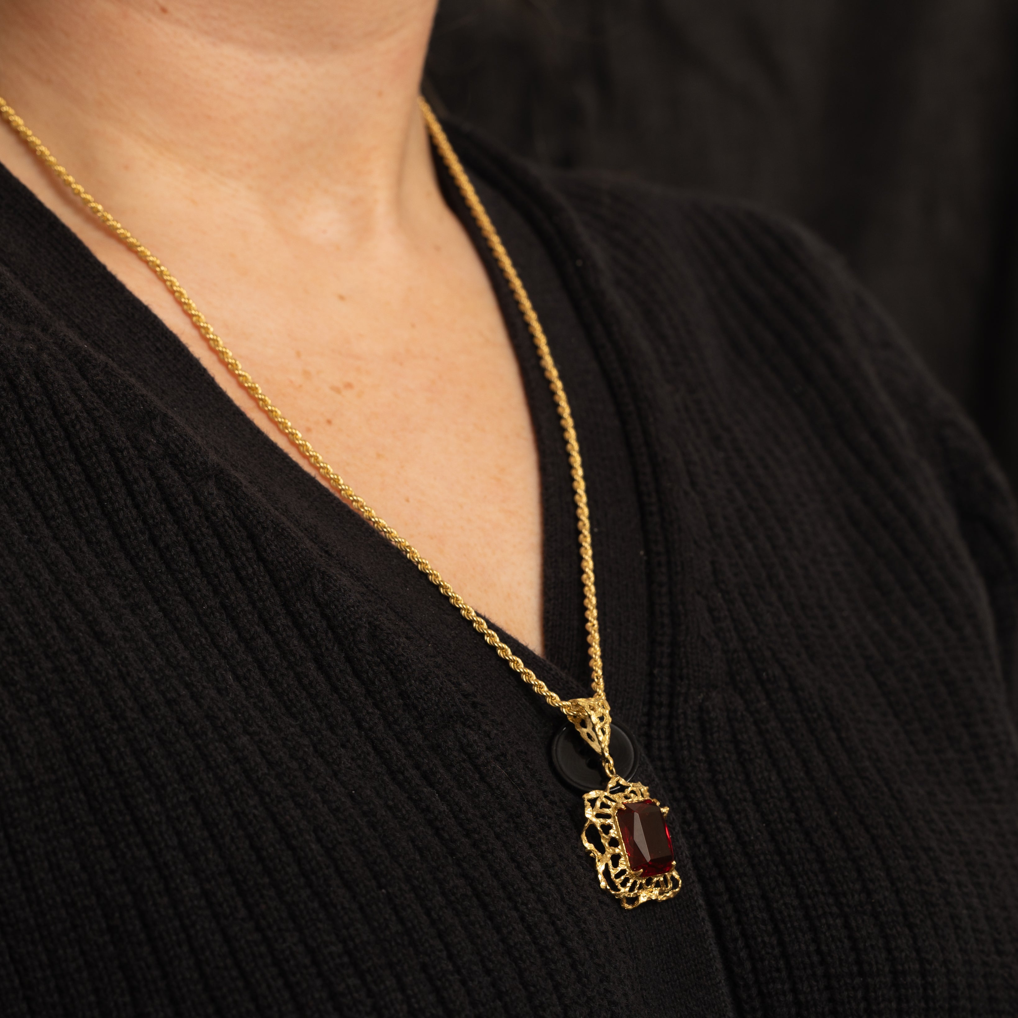 Red Glass Rope Chain Pendant Necklace | 15.0ct | 23" |