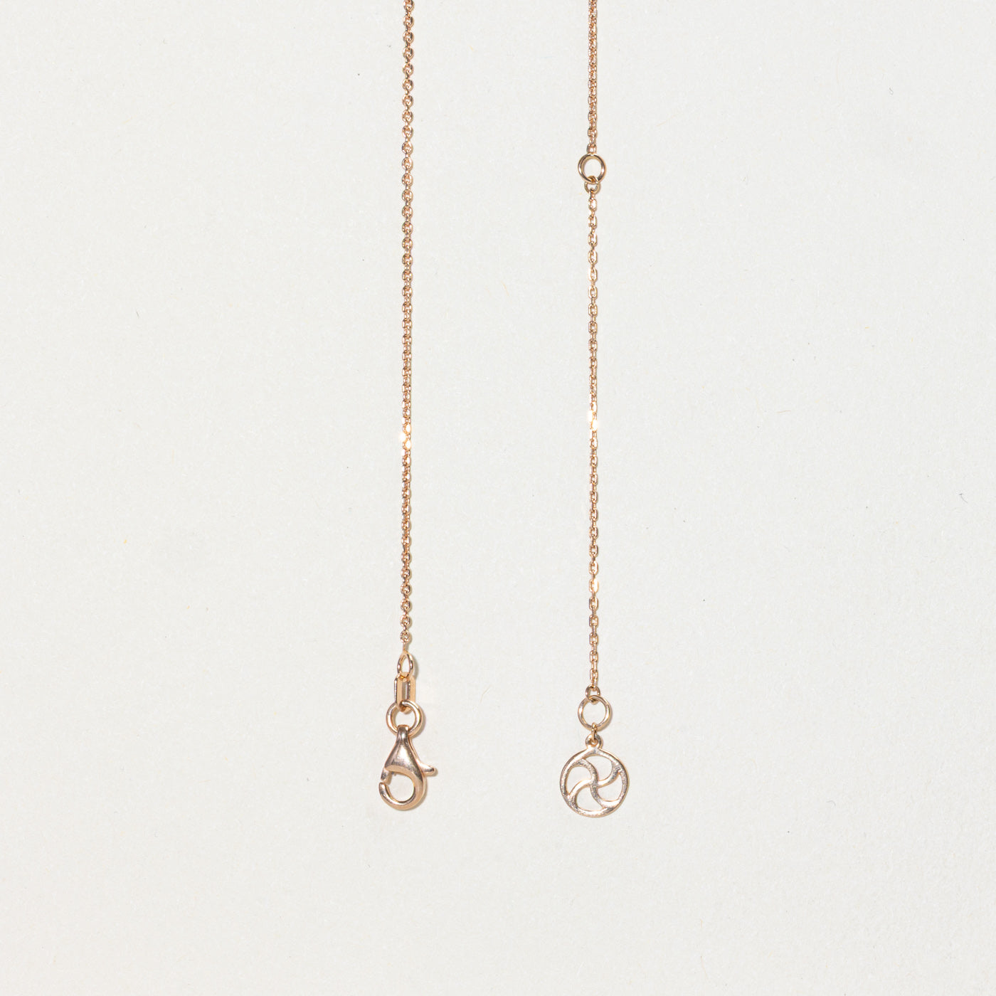 Collier pendentif colonne en or rose et diamants noirs | 0,08 ct | 45,7 cm