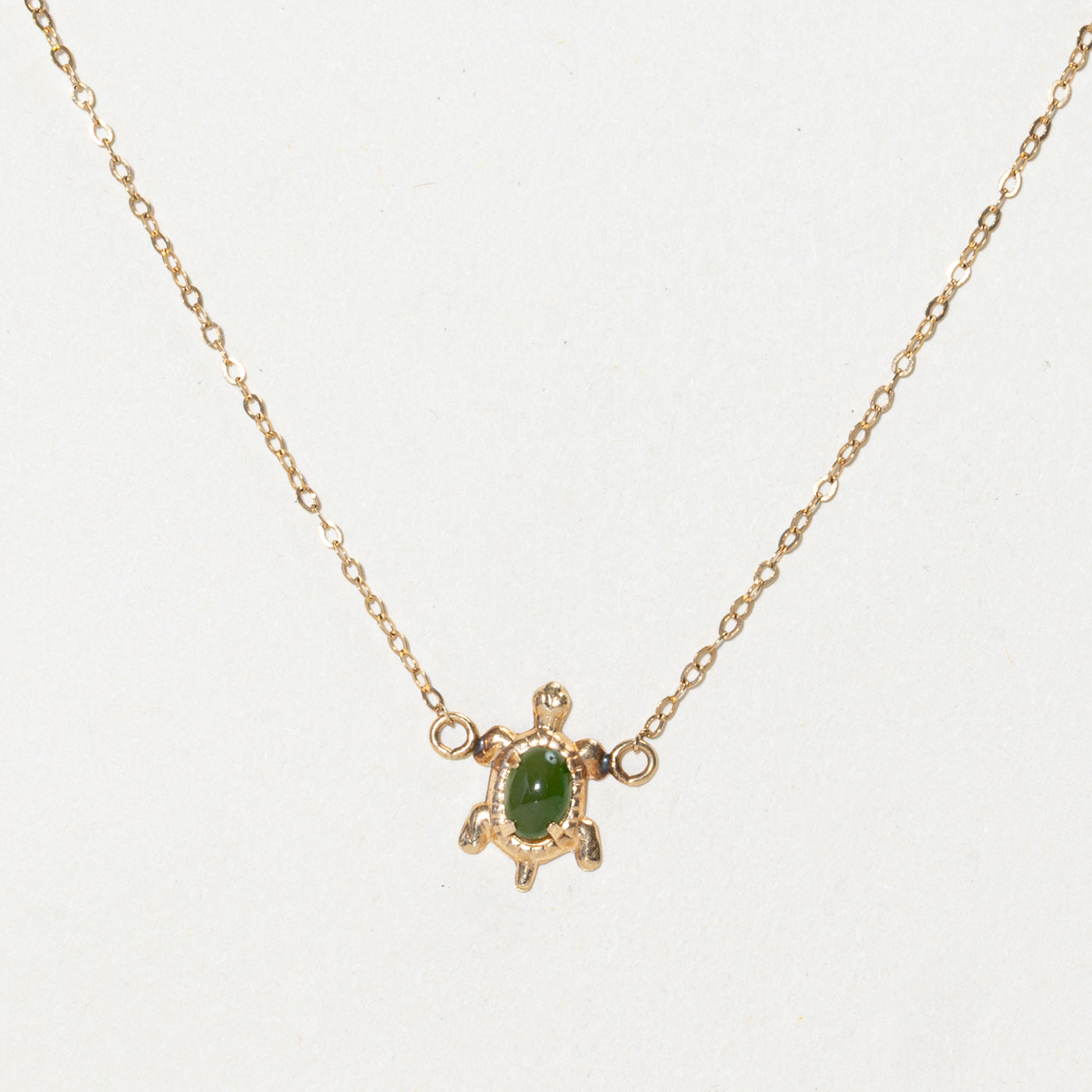 Collier pendentif tortue en serpentine à trois pierres | 0,60 ct | 40,6 cm