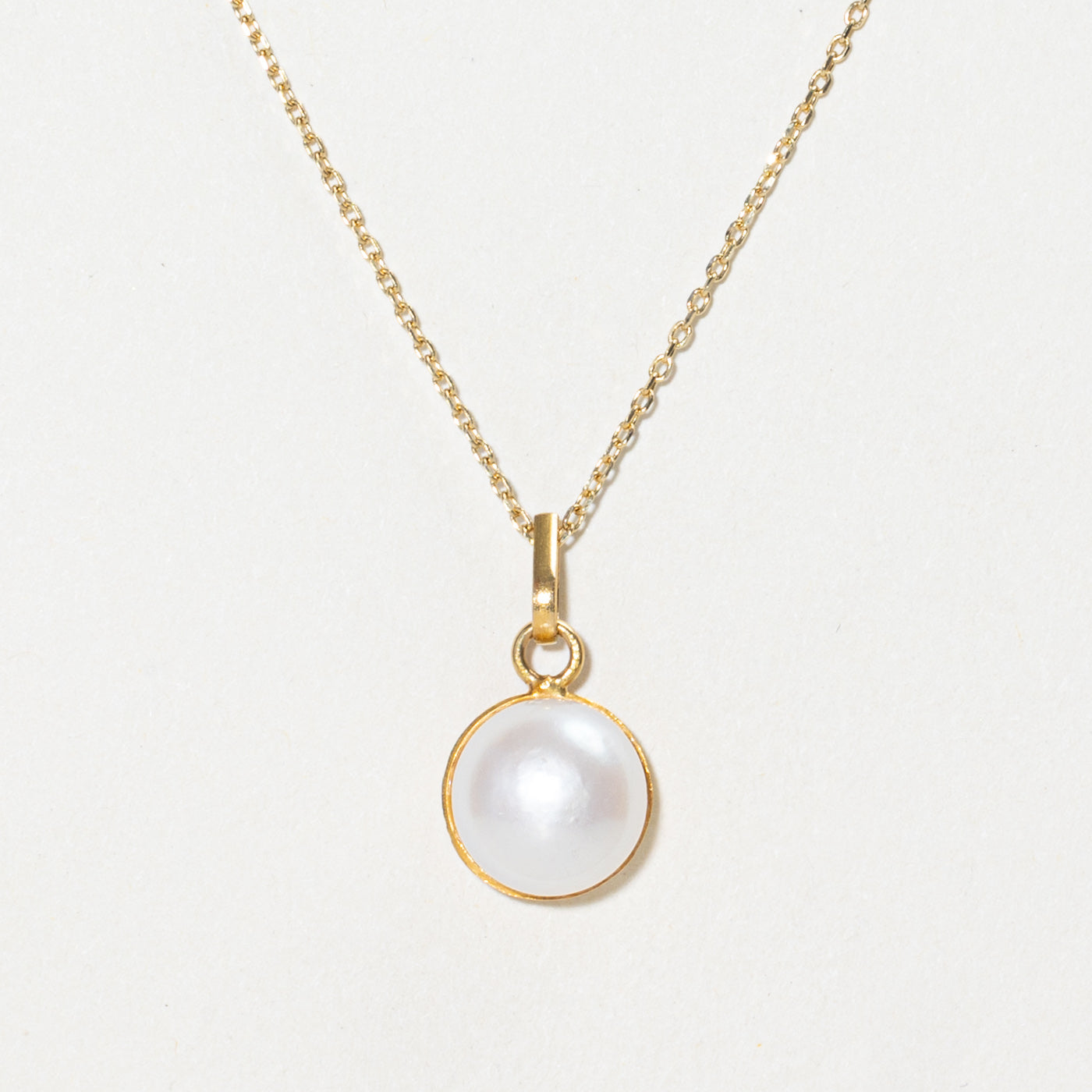 18k Solitaire Button Pearl Pendant Necklace | 18"