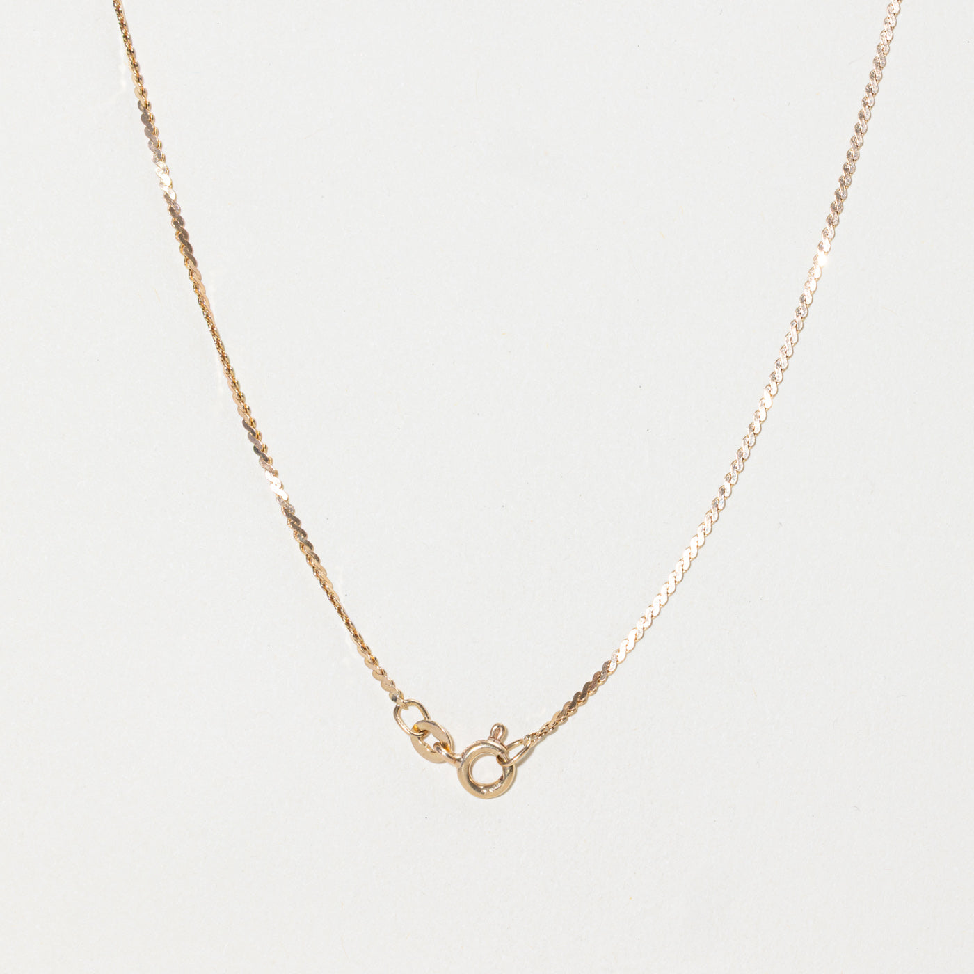 Collier pendentif texturé en diamants et rubis | 0,25 ct, 0,12 ct au total | 38 cm
