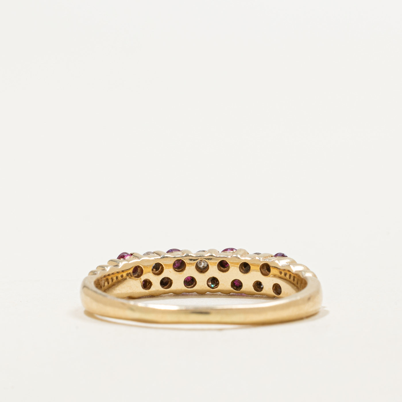 Alliance semi-éternité en or 14 carats sertie de rubis et de diamants | 0,24 ct au total, 0,15 ct au total | Taille 7,0