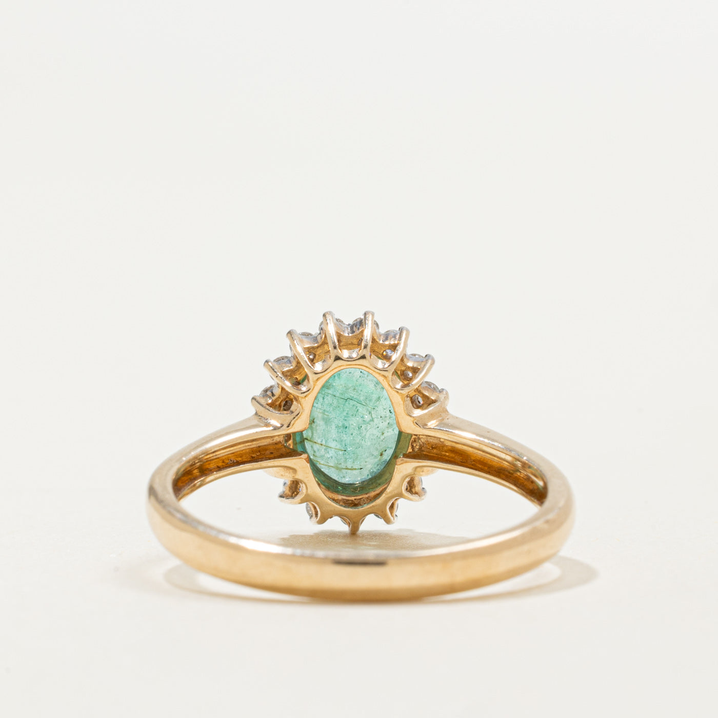 Bague halo en or 10 carats avec émeraude ovale et diamants | 1,05 ct, 0,20 ct au total | Taille 7,25