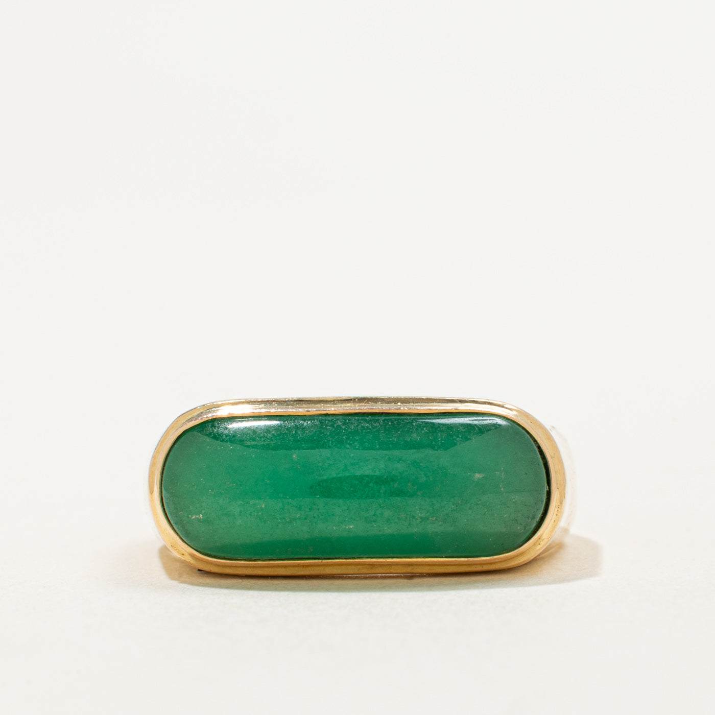 Bague en jade cabochon est-ouest 14 carats | 3,30 ct | Taille 8,75