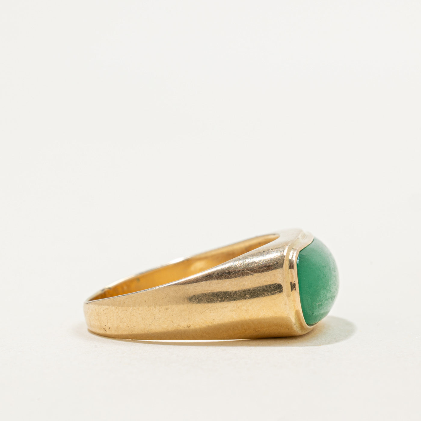 Bague en jade cabochon est-ouest 14 carats | 3,30 ct | Taille 8,75