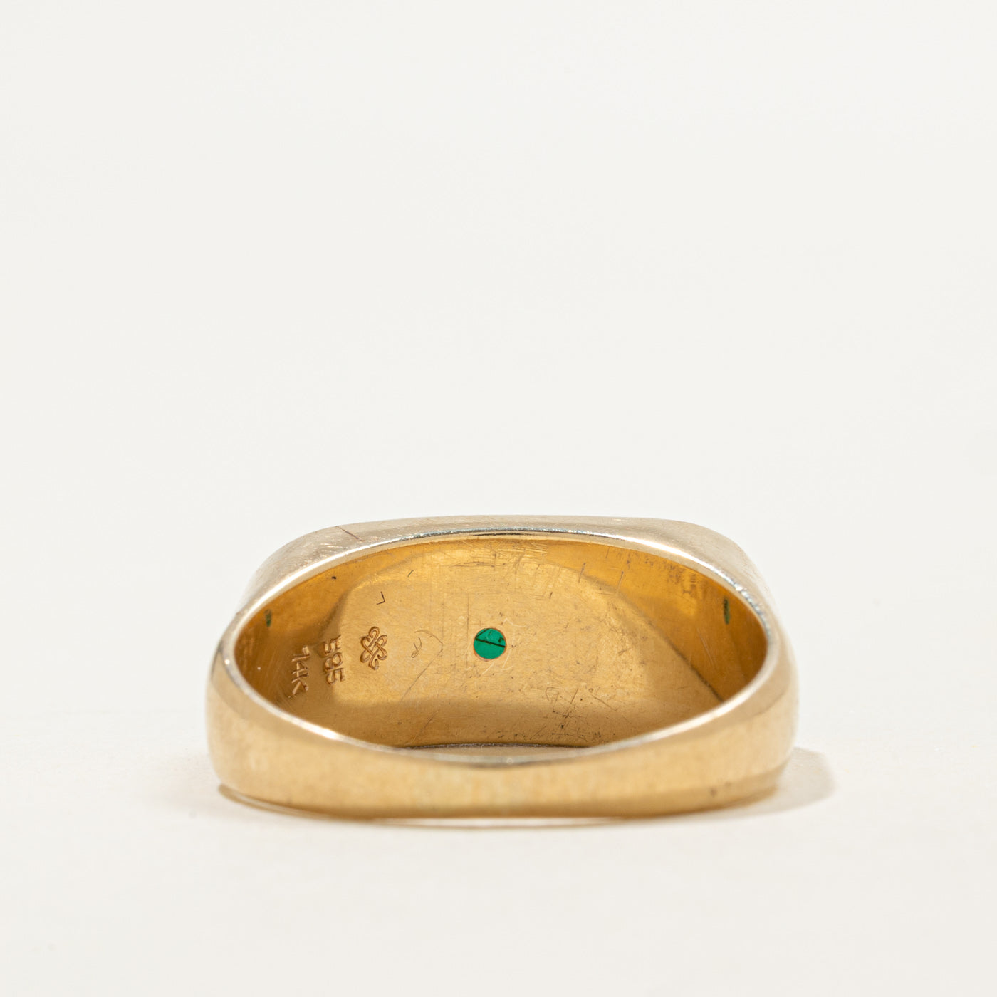 Bague en jade cabochon est-ouest 14 carats | 3,30 ct | Taille 8,75