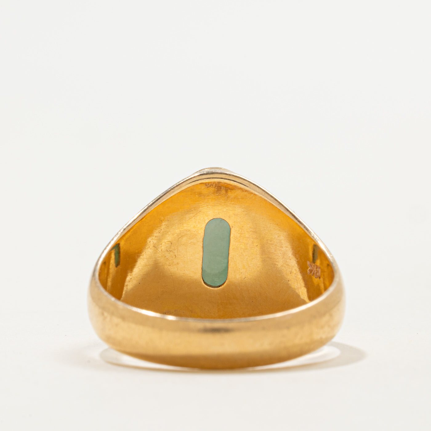 Bague chevalière en jadéite cabochon 18 carats | 6,00 ct | Taille 10,75