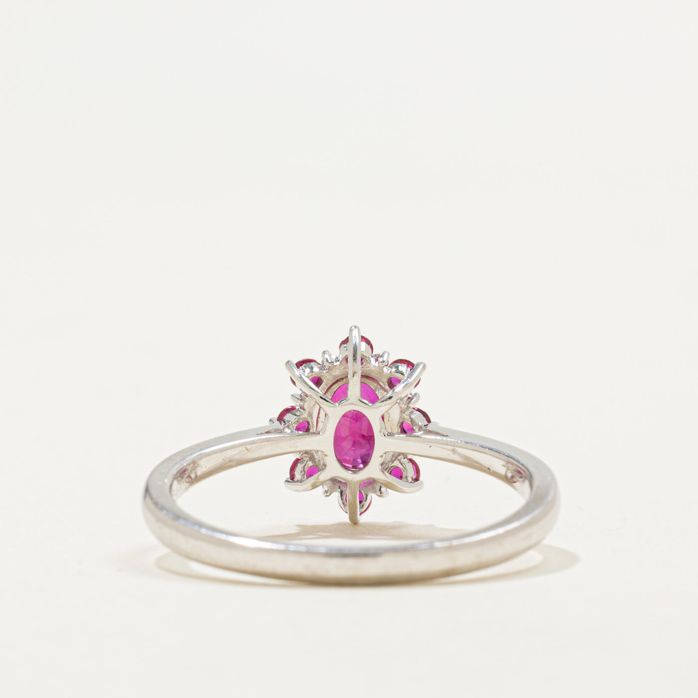 Bague halo pétale en or 14 carats avec rubis synthétique et diamants naturels | 0,70 ct, 0,04 ct | Taille 7