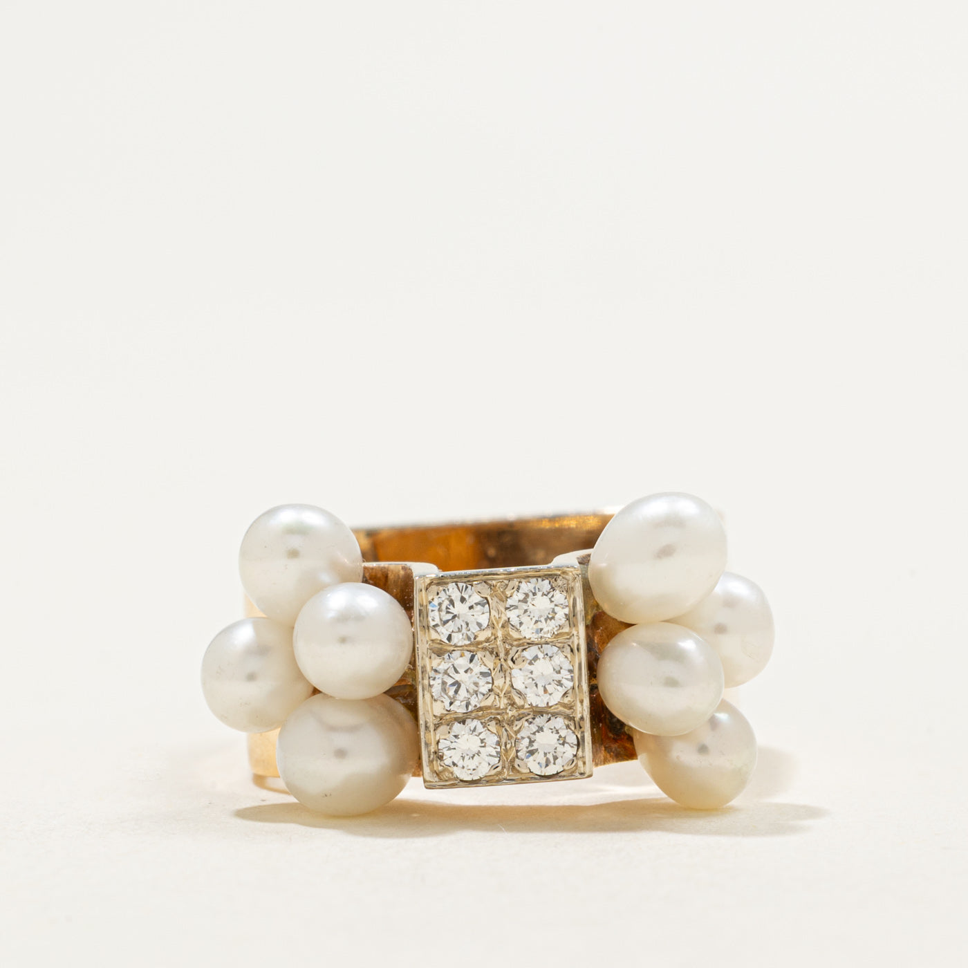 Bague cocktail en or 14 carats sertie de diamants et de perles | 0,30 ct au total | Taille 6,0