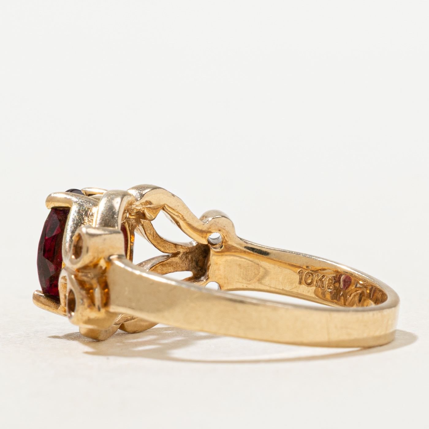 Solitaire Garnet Scrollwork Ring | 1.60ct | SZ 6.75