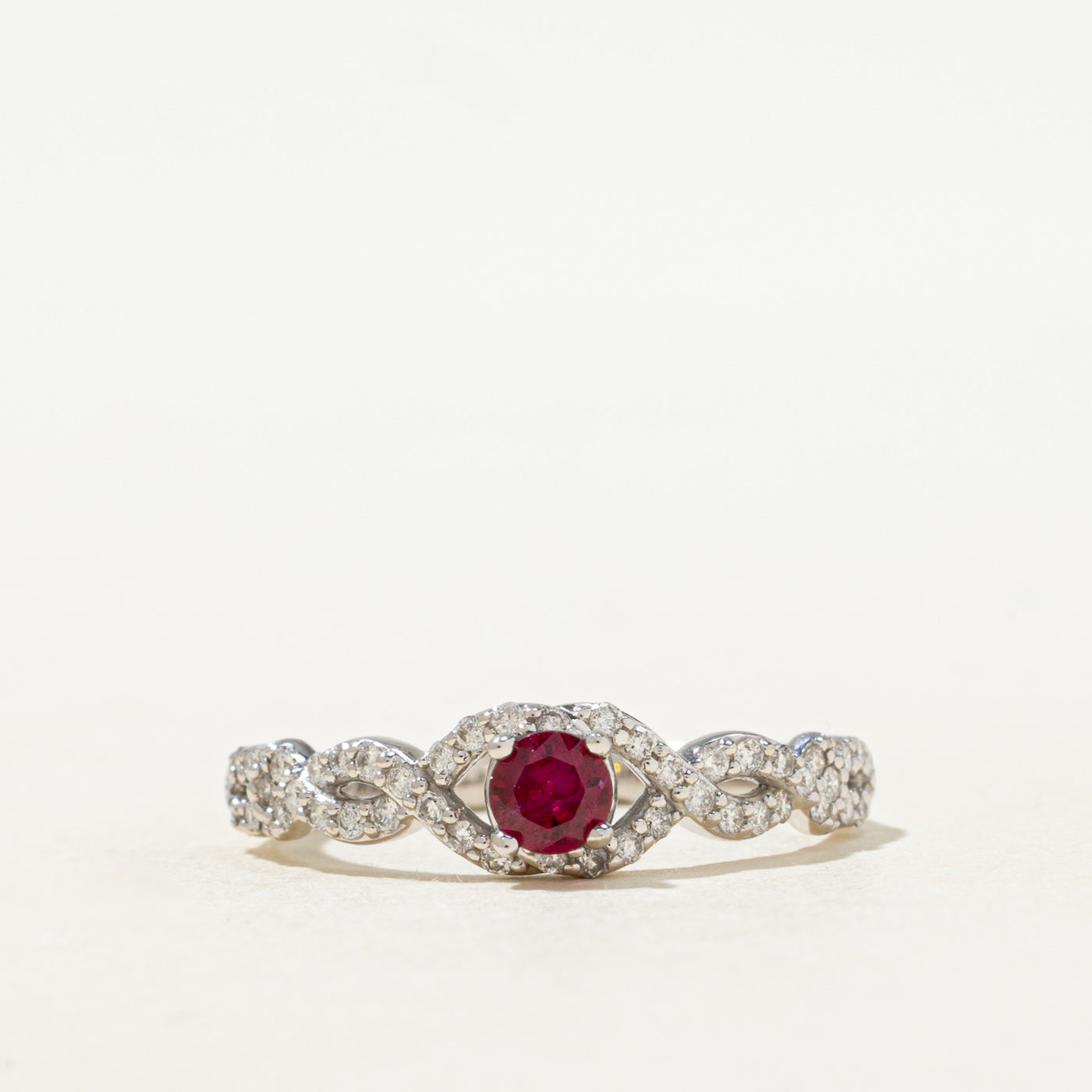 Bague croisée en rubis synthétique et diamant naturel | Taille 7,5