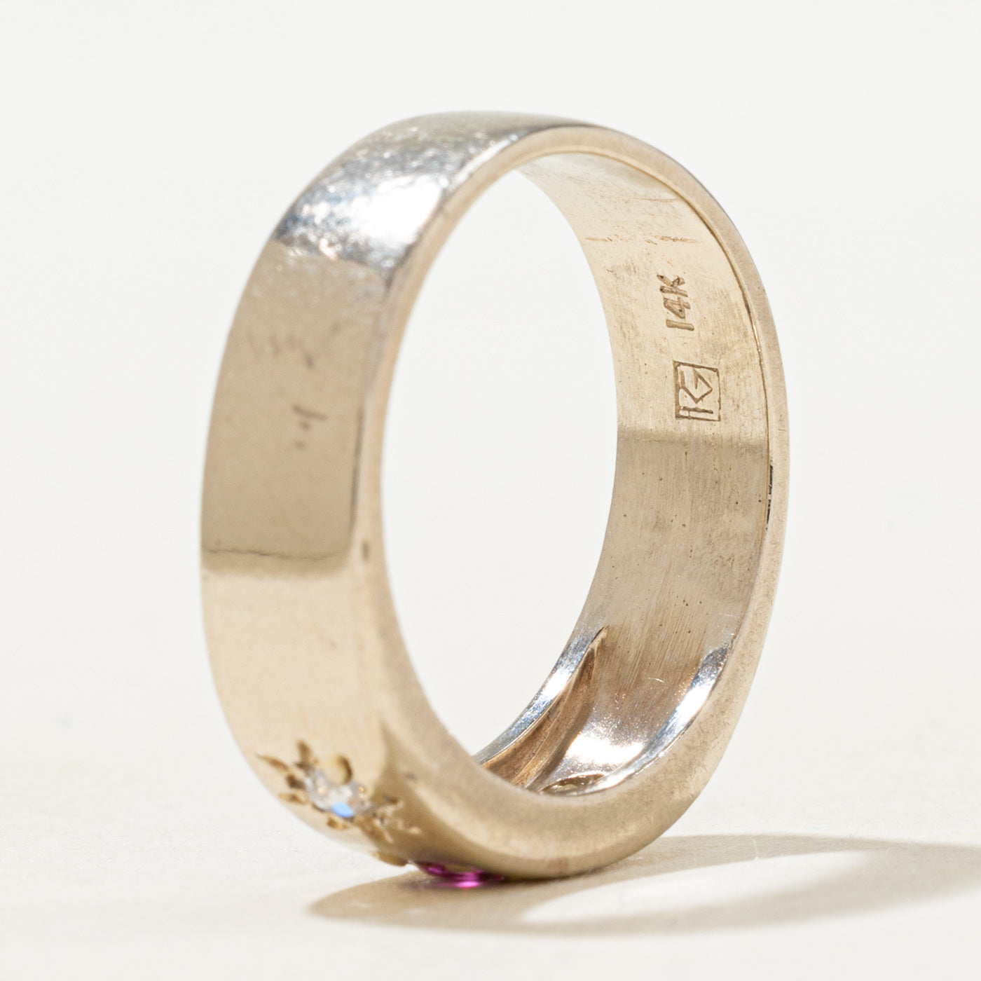 Bague sertie de diamants taille ancienne européenne et de rubis | 0,44 ct au total, 0,08 ct | 5,85 mm | Taille 7,25