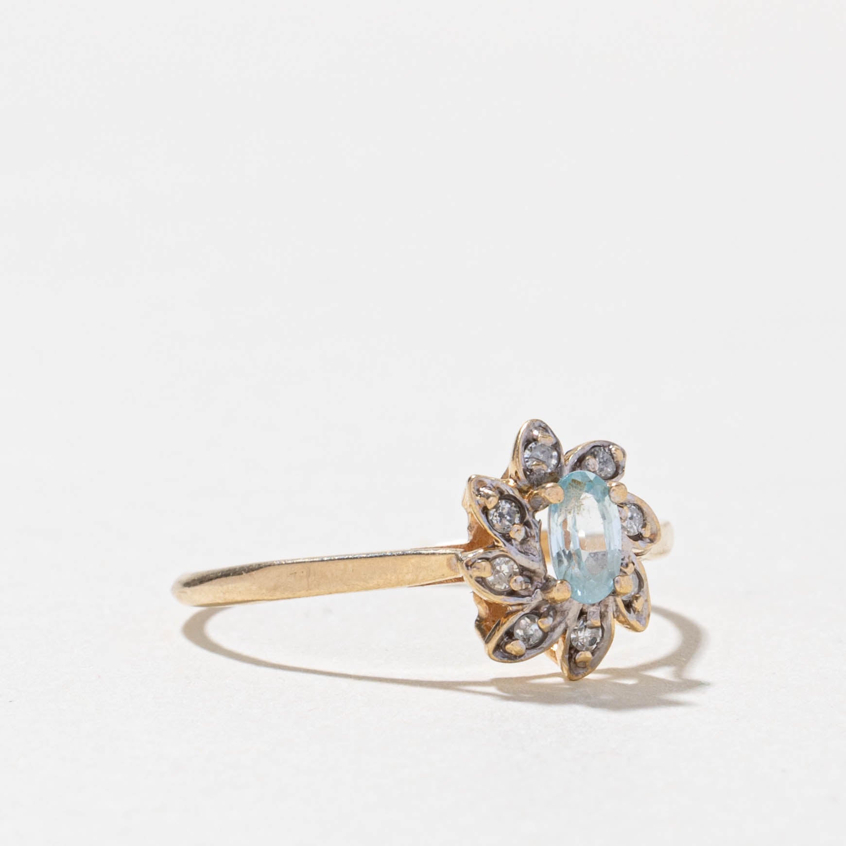10k Oval Blue Topaz & Diamond Daisy Ring | SZ 8.5