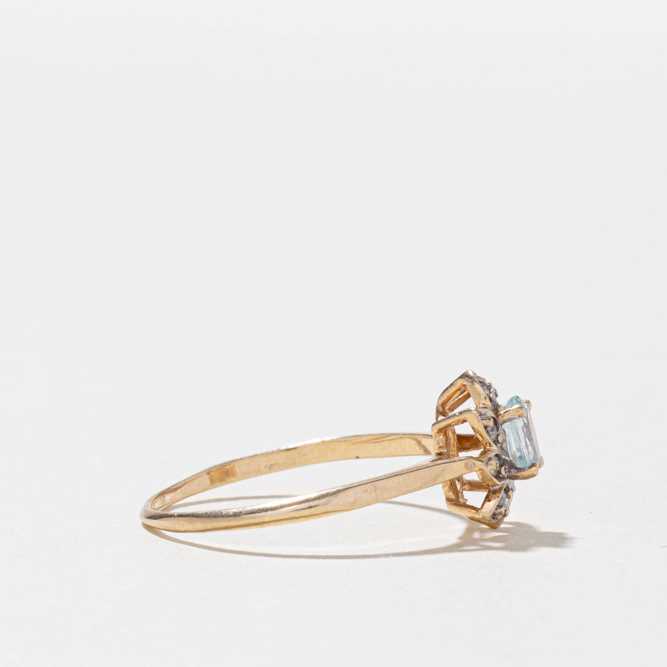 10k Oval Blue Topaz & Diamond Daisy Ring | SZ 8.5