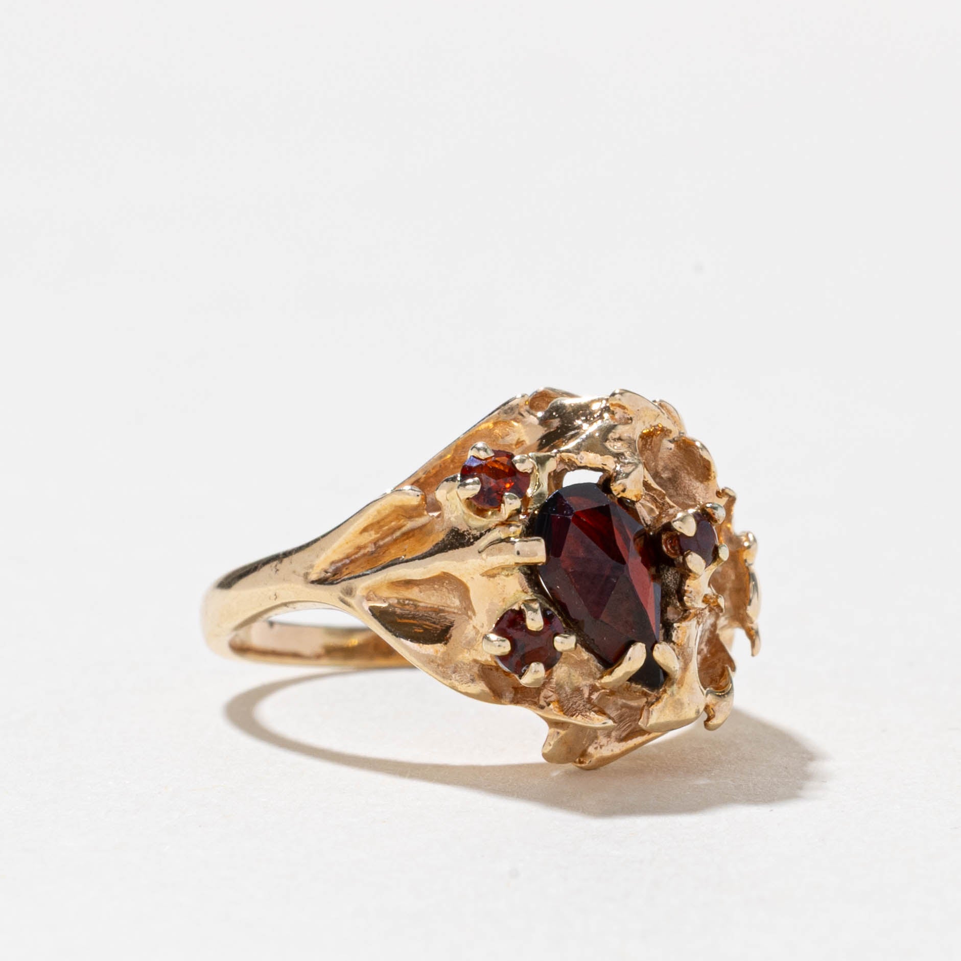14k Garnet Abstract Cocktail Ring | 0.90ctw | SZ 5.25