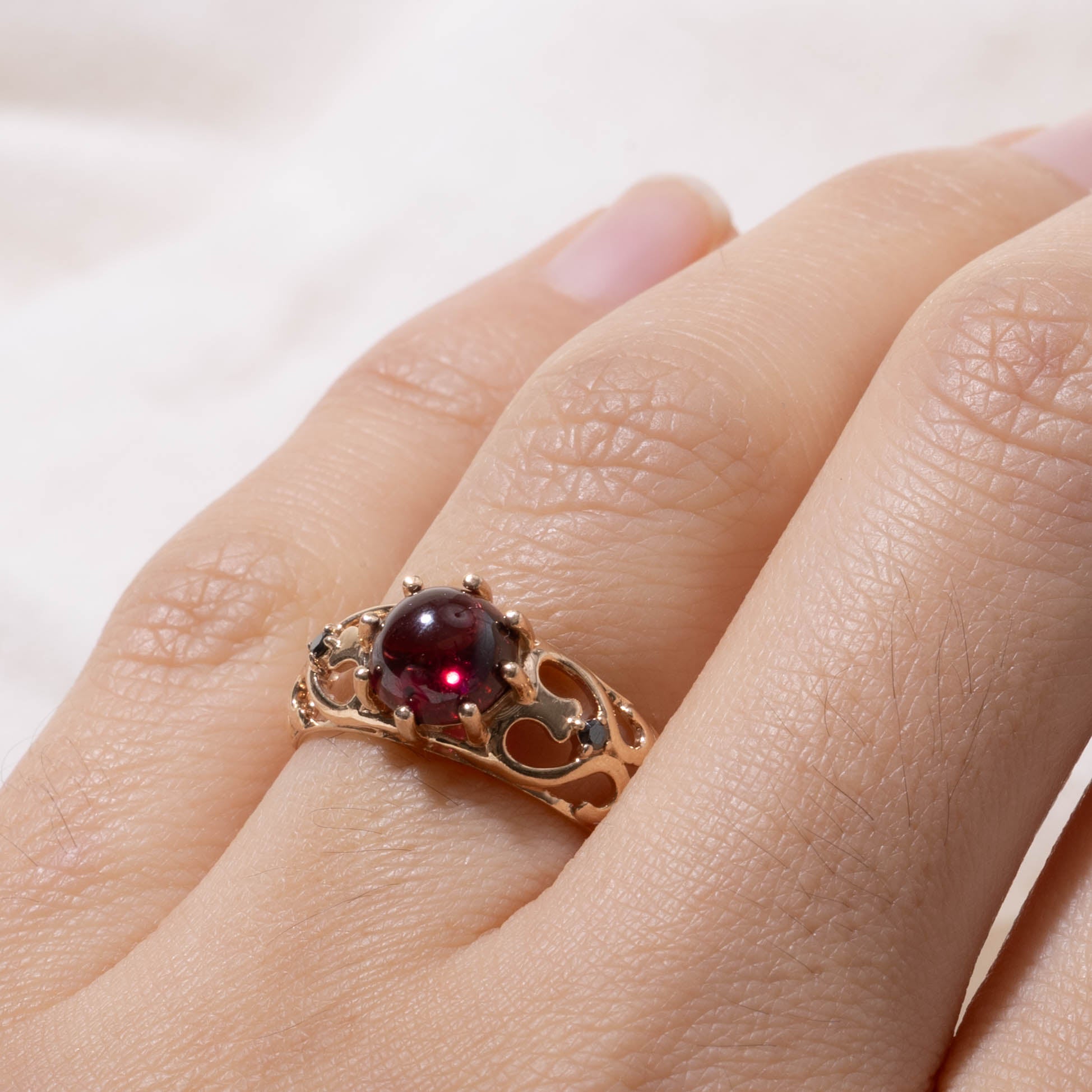 14k Cabochon Garnet Openwork Ring | 1.90ct | SZ 5.75