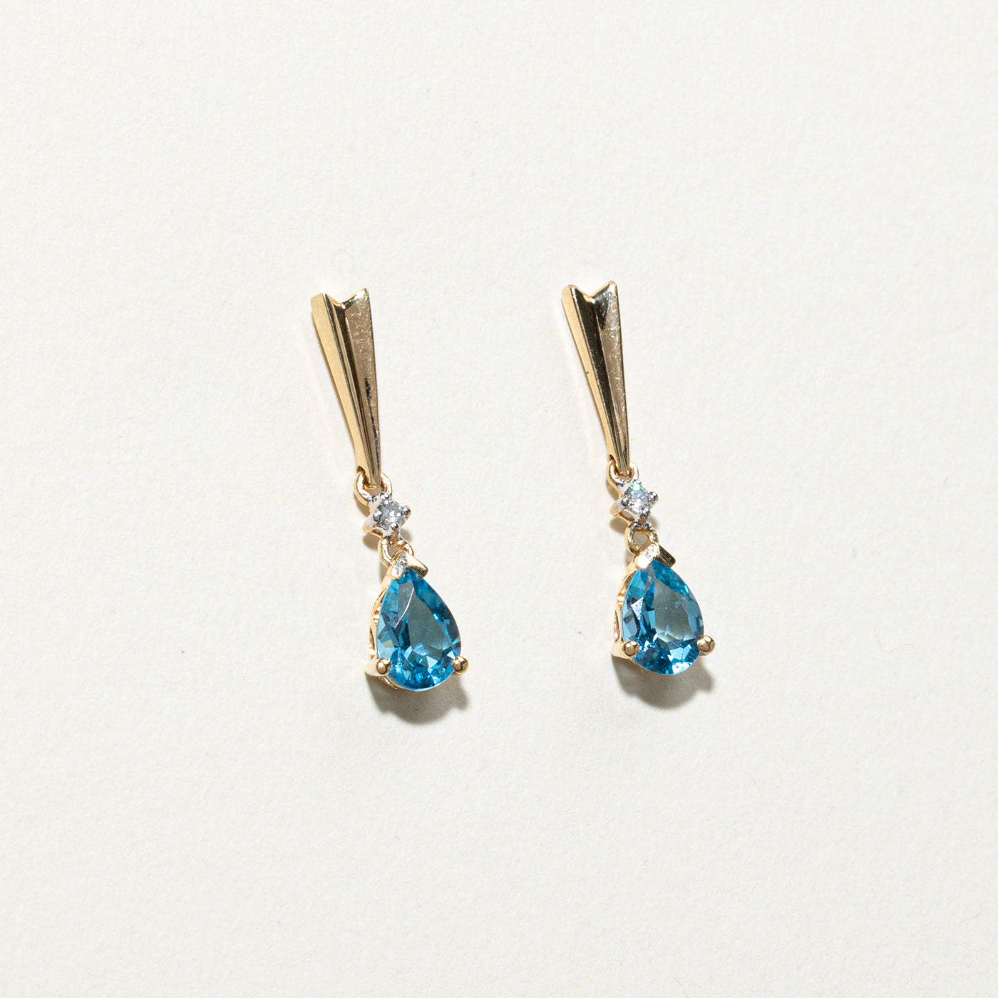 Boucles d'oreilles pendantes en topaze taille poire et diamants | 1,40 ct, 0,02 ct