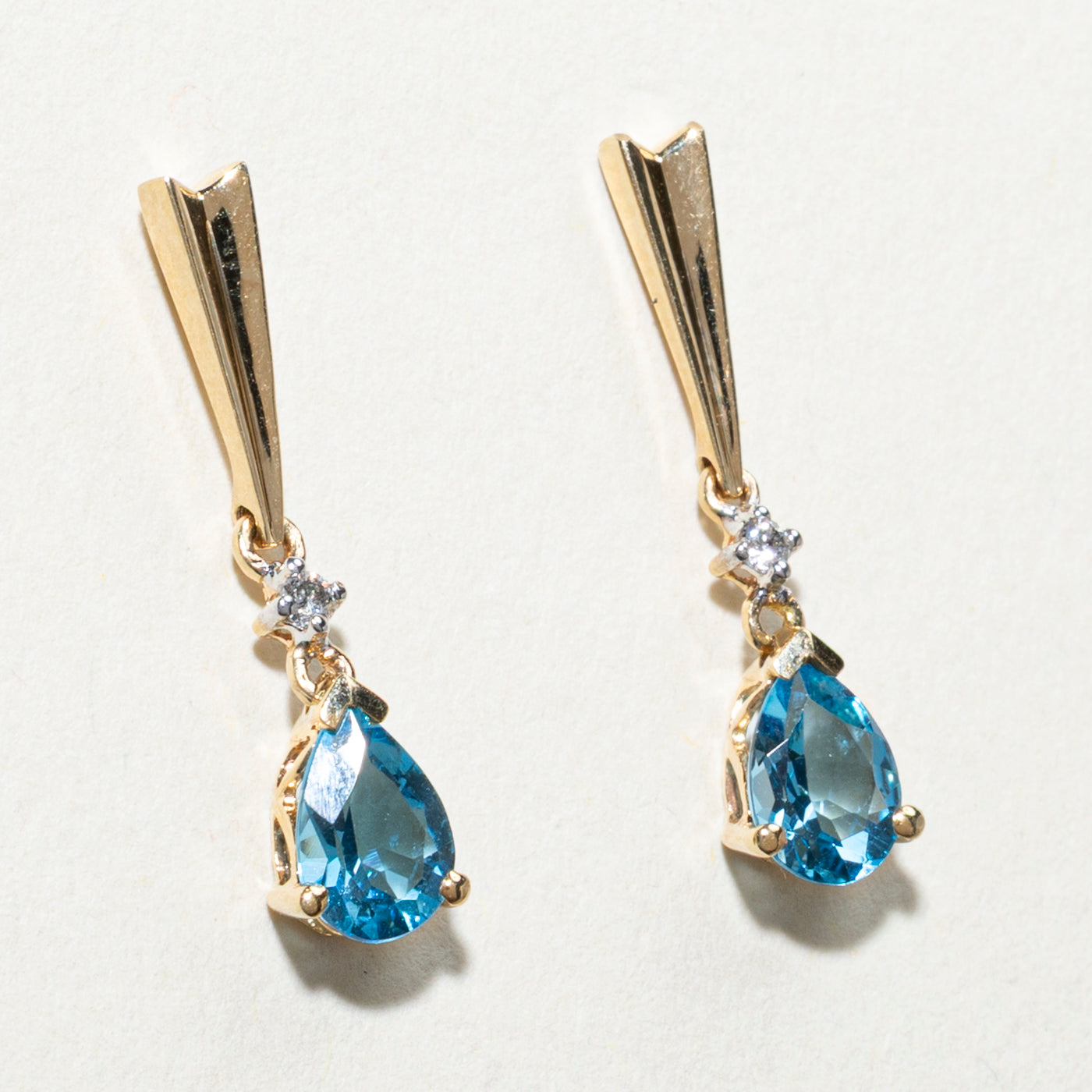 Boucles d'oreilles pendantes en topaze taille poire et diamants | 1,40 ct, 0,02 ct