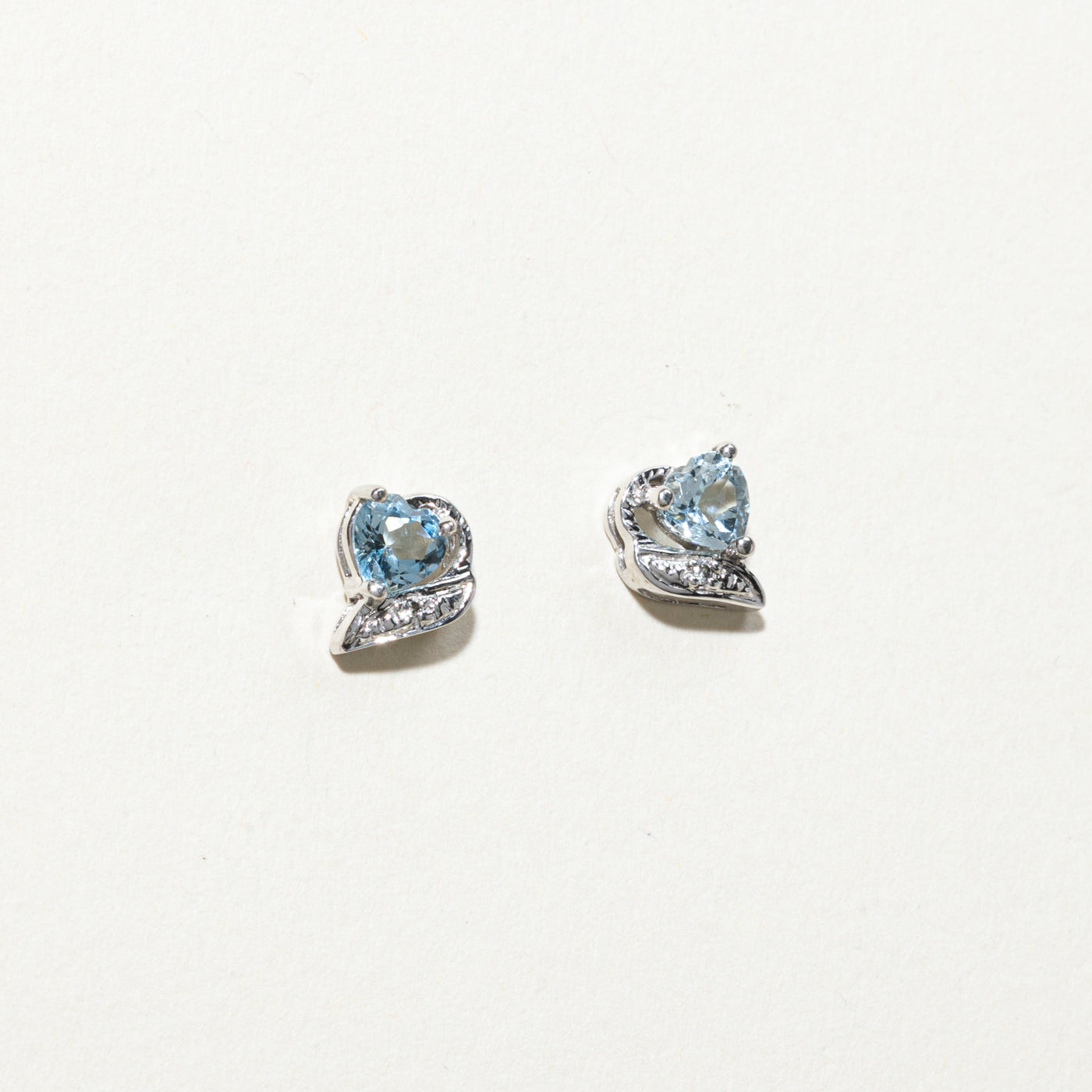 Boucles d'oreilles puces ornées d'aigue-marine et de diamants | 0,50 ct et 0,01 ct