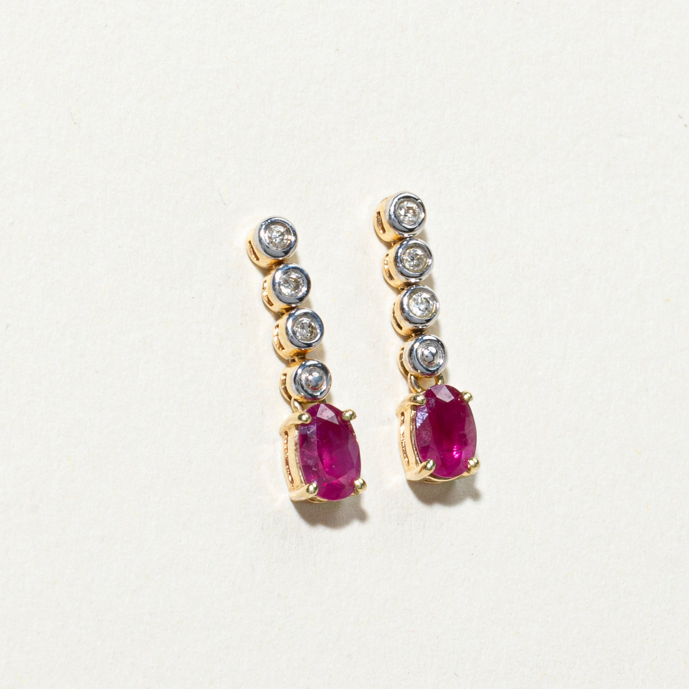 Boucles d'oreilles pendantes rubis et diamants | 0,60 ct, 0,09 ct