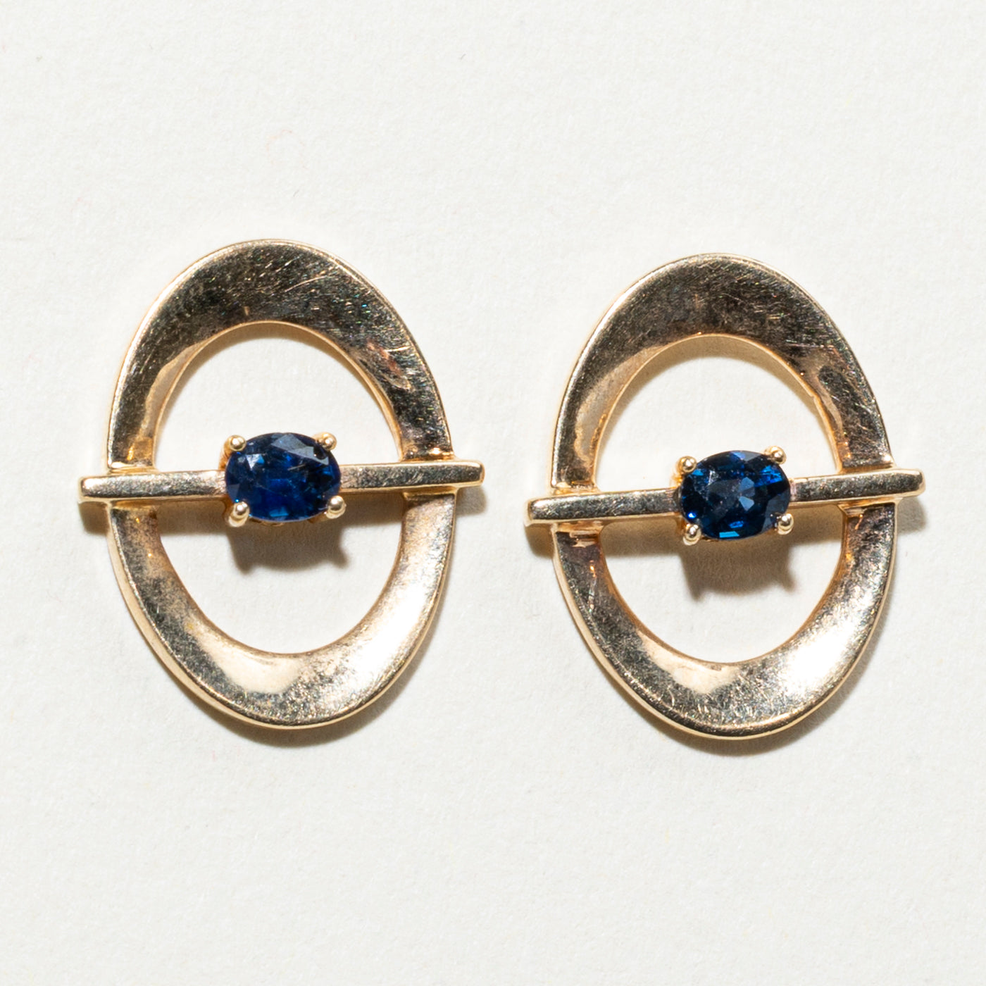 Boucles d'oreilles puces géométriques en saphir | 0,40 ct