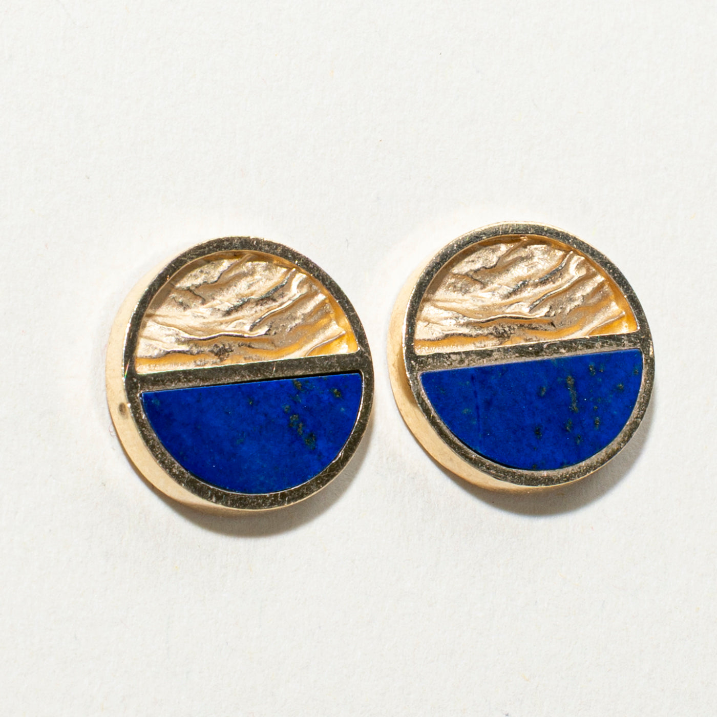 Boucles d'oreilles puces rondes en lapis-lazuli texturé | 2,00 ct