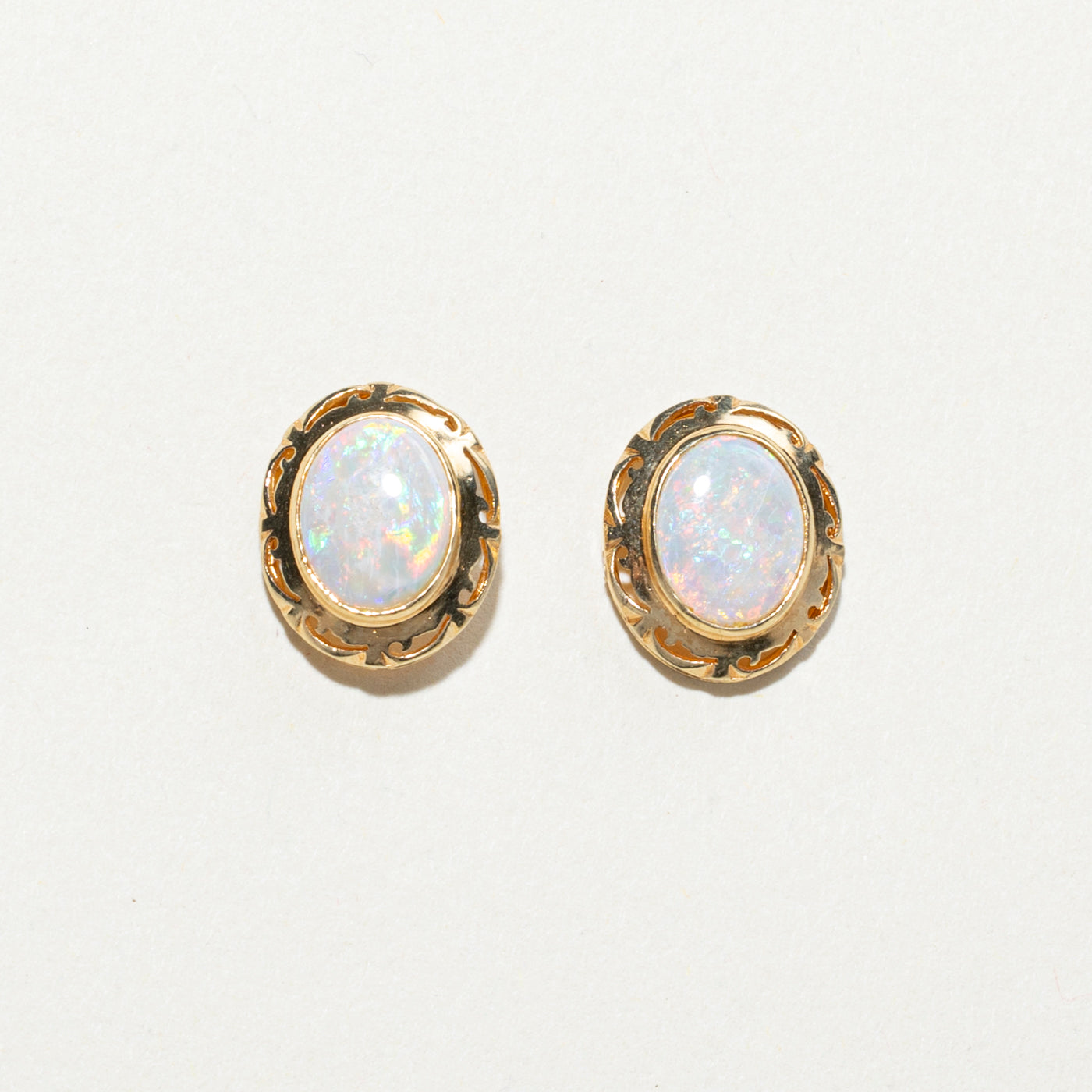 Boucles d'oreilles puces en opale ovale cabochon texturée | 1,40 ct