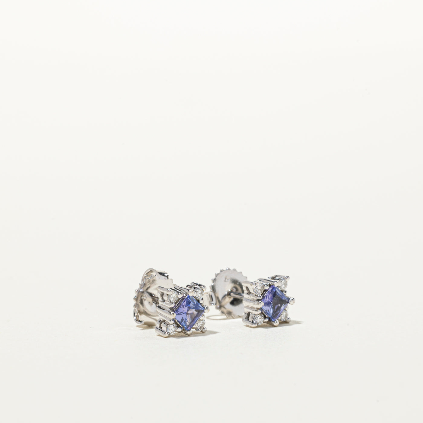 Boucles d'oreilles puces en tanzanite et diamants sertis halo | 0,44 ct, 0,05 ct