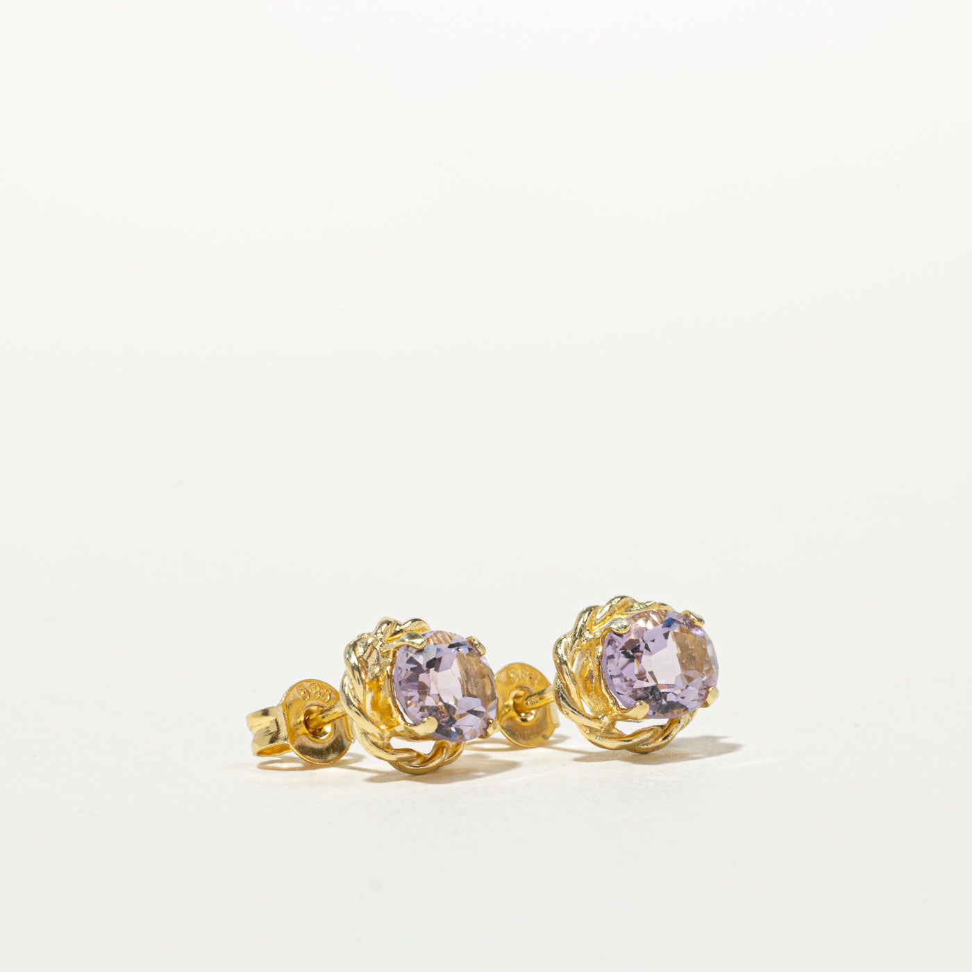 Boucles d'oreilles puces solitaire en améthyste texturée | 1,80 ct