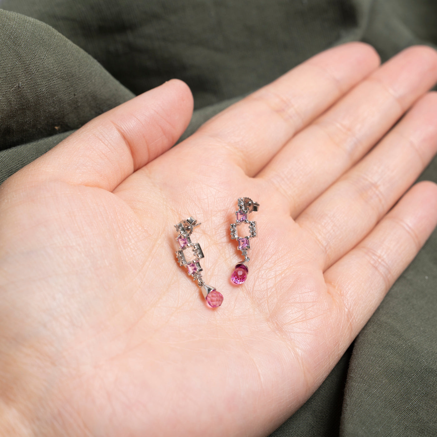 Boucles d'oreilles pendantes géométriques en saphir synthétique et diamants naturels | 1,50 ct, 0,04 ct