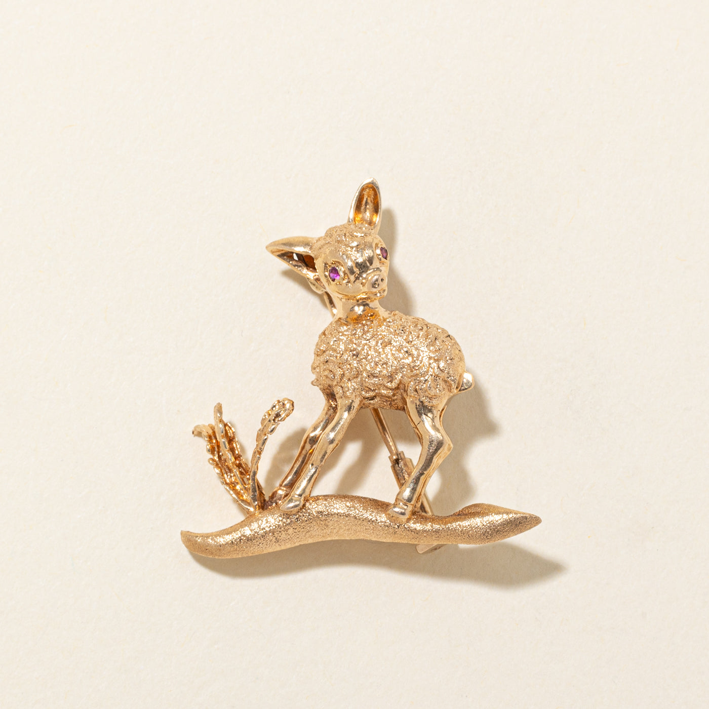 14k Synthetic Ruby Textured Fawn Brooch | 0.02ctw