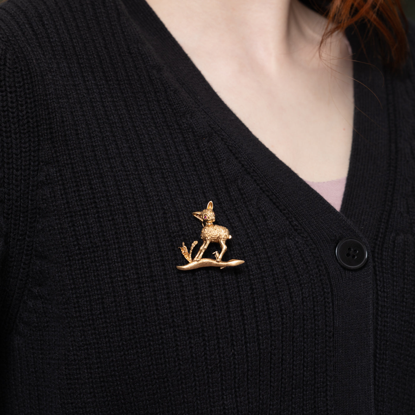 14k Synthetic Ruby Textured Fawn Brooch | 0.02ctw