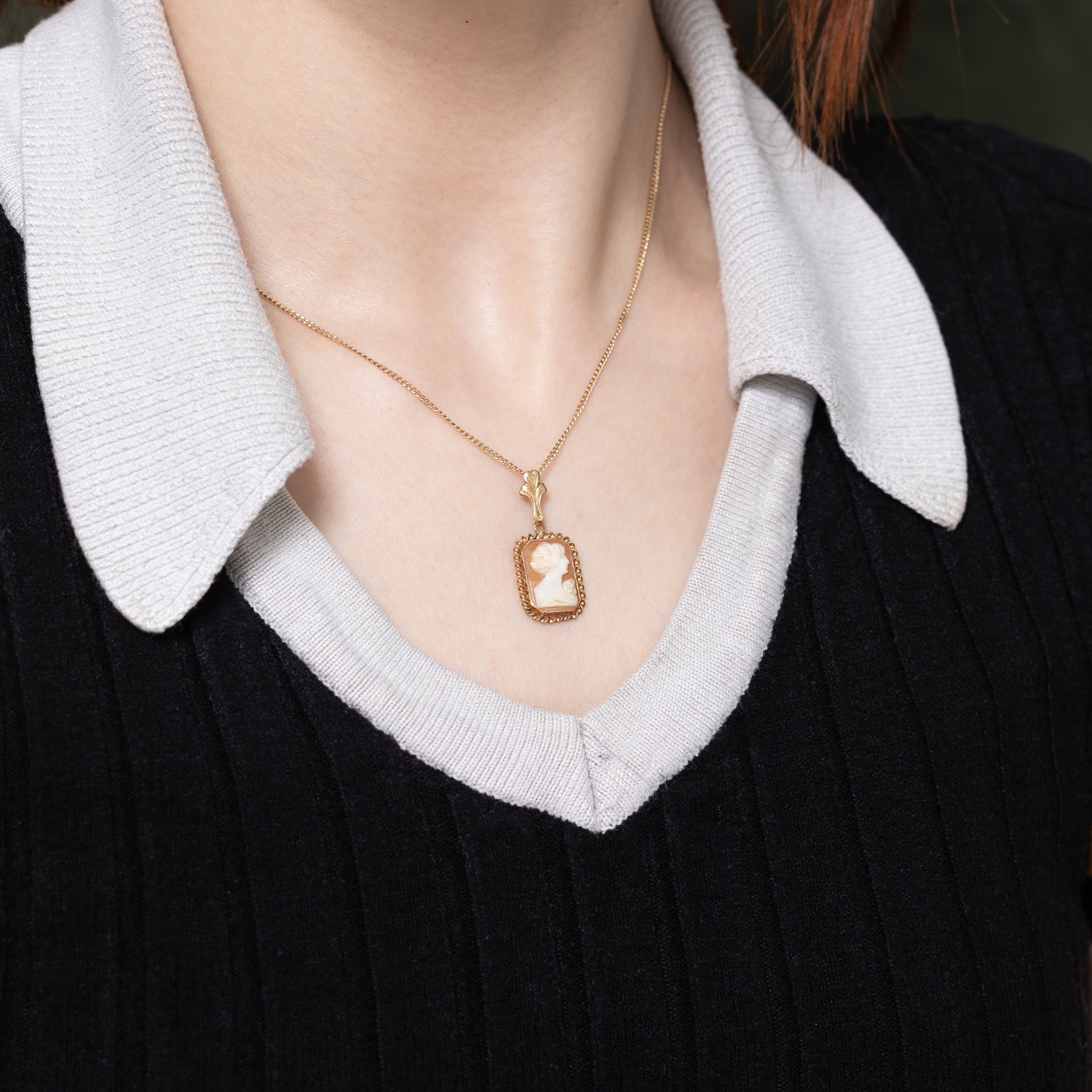Rectangle Shell Cameo Pendant | 2.20ct
