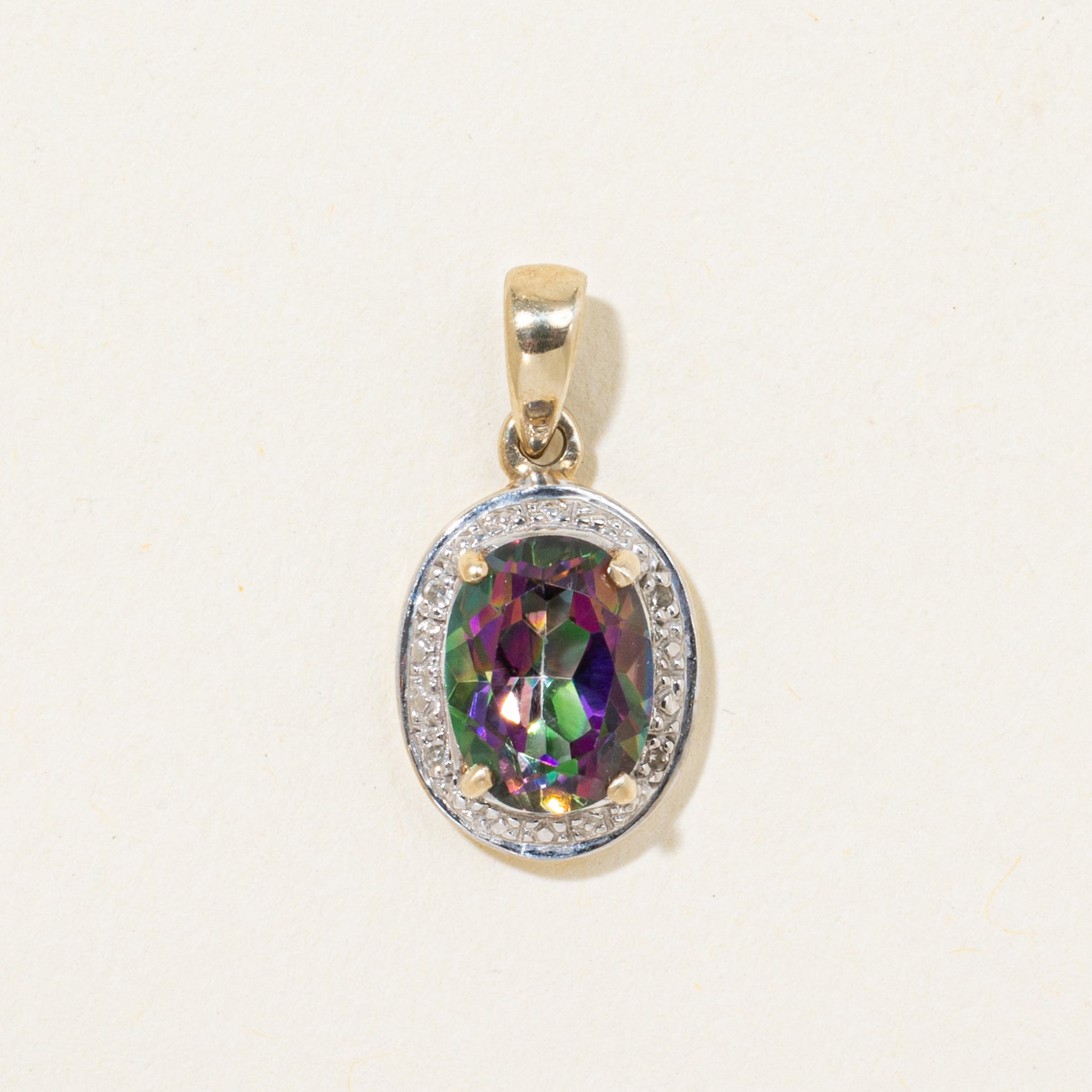 Pendentif ovale en topaze mystique et halo de diamants | 1,47 ct