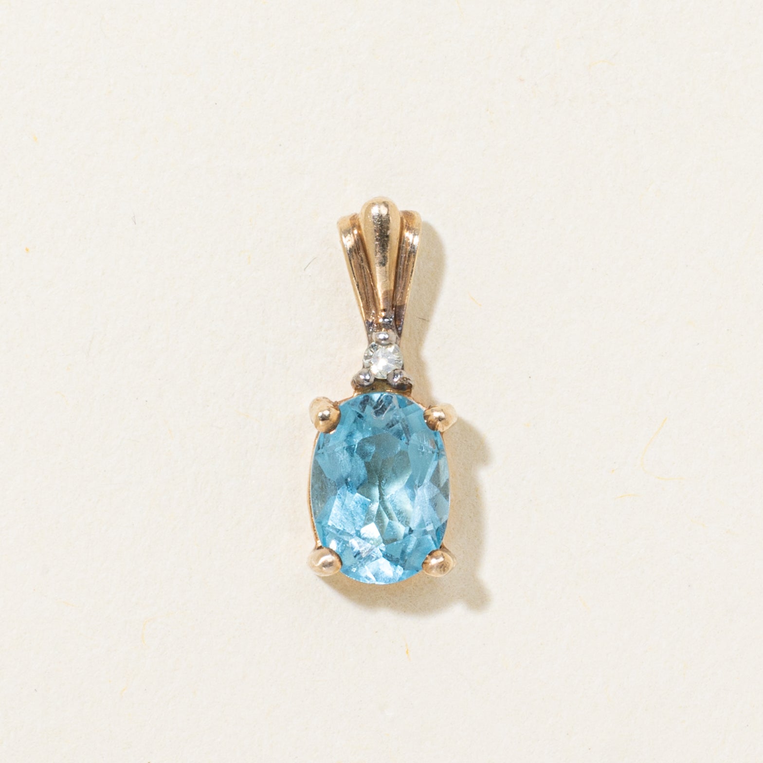 Pendentif ovale en topaze bleue et diamants | 0,86 ct, 0,01 ct