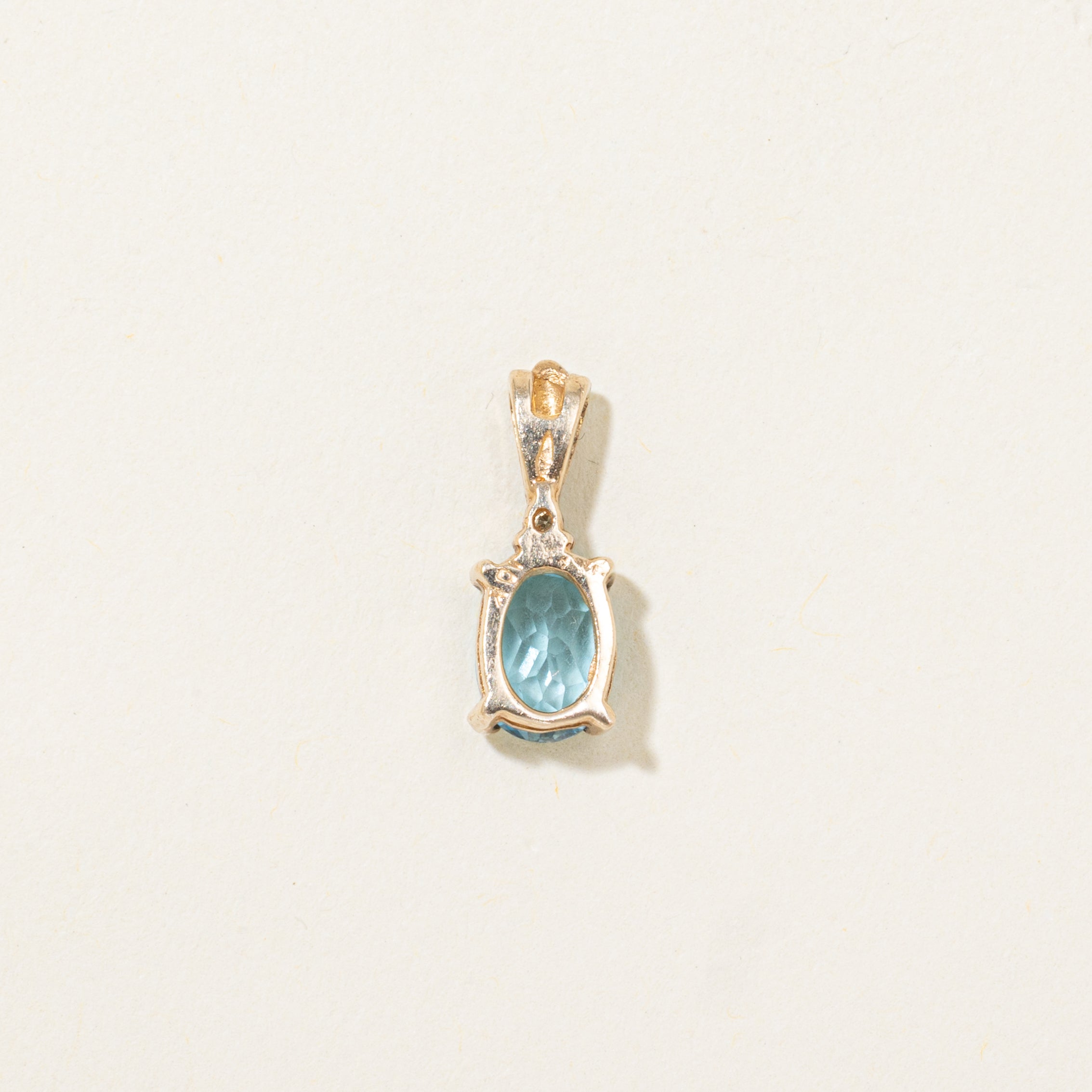 Pendentif ovale en topaze bleue et diamants | 0,86 ct, 0,01 ct