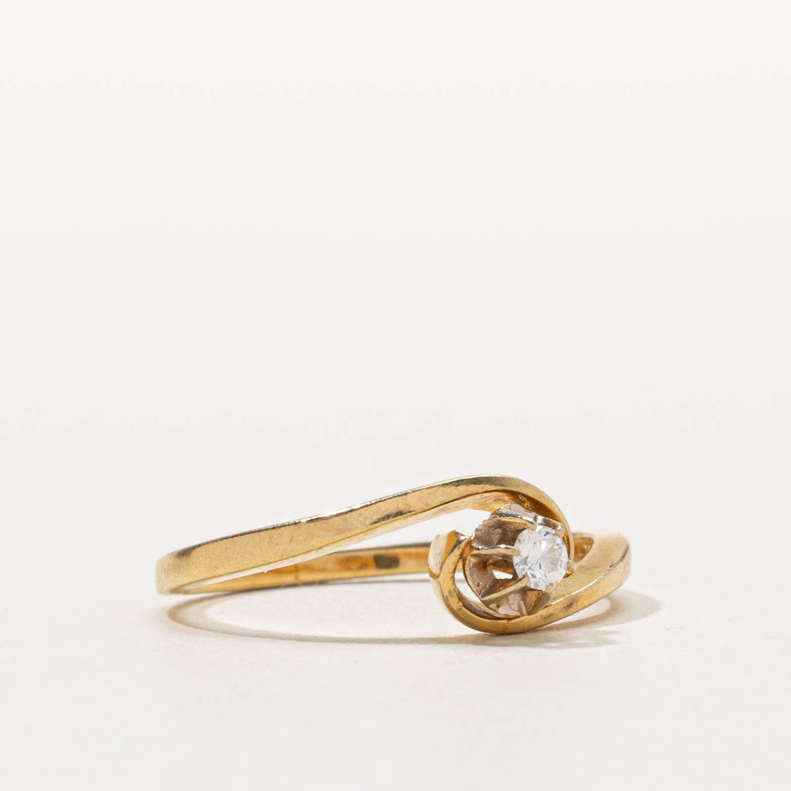 18k Diamond Swirl Bypass Ring | SZ 6
