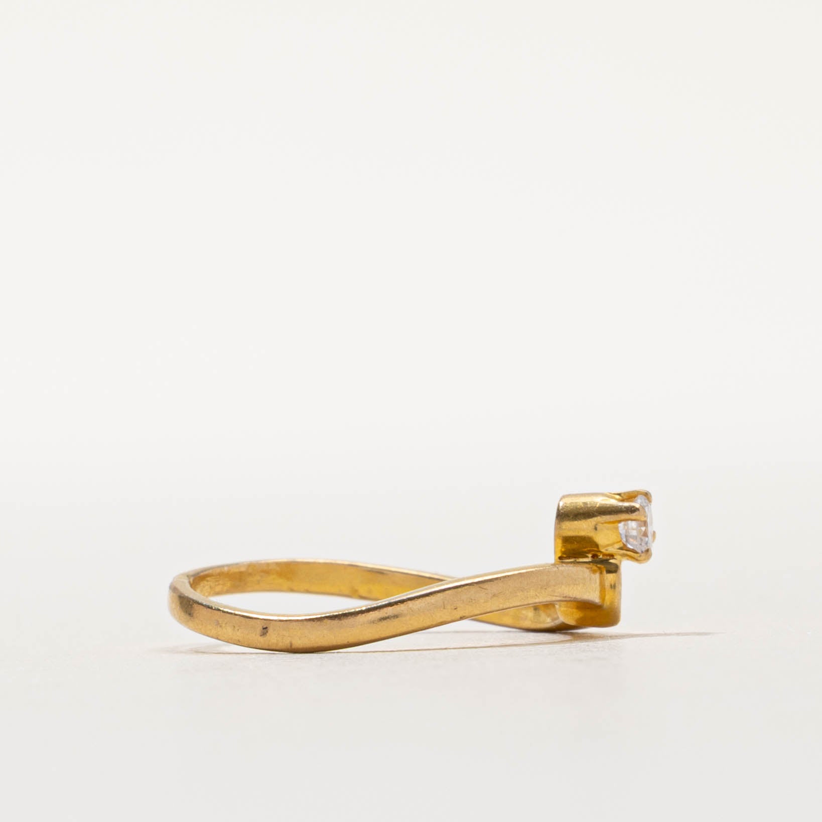 20k Single Stone Diamond Wave Ring | SZ 5.75