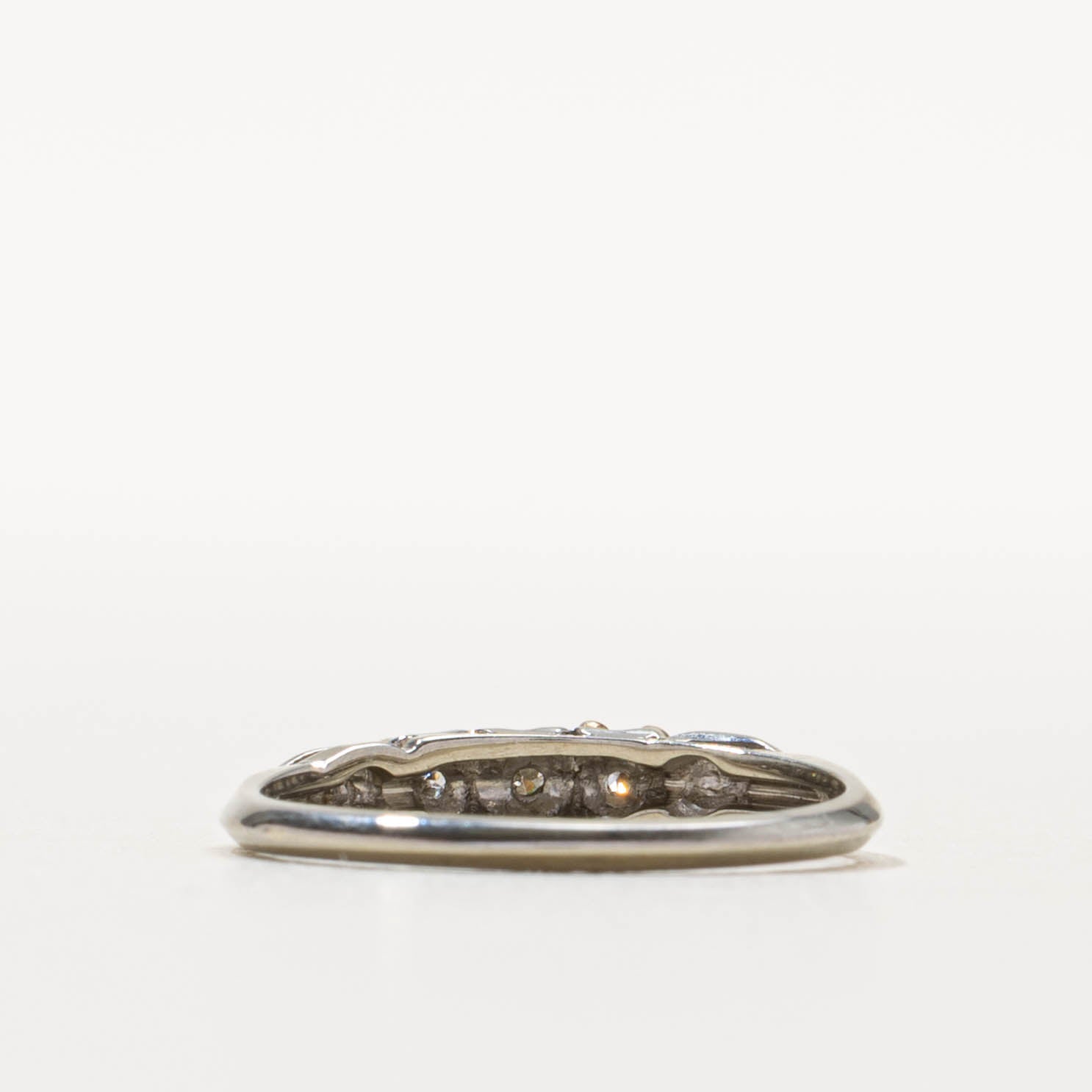18k Three Stone Diamond Petinaed Ring | SZ 6.25