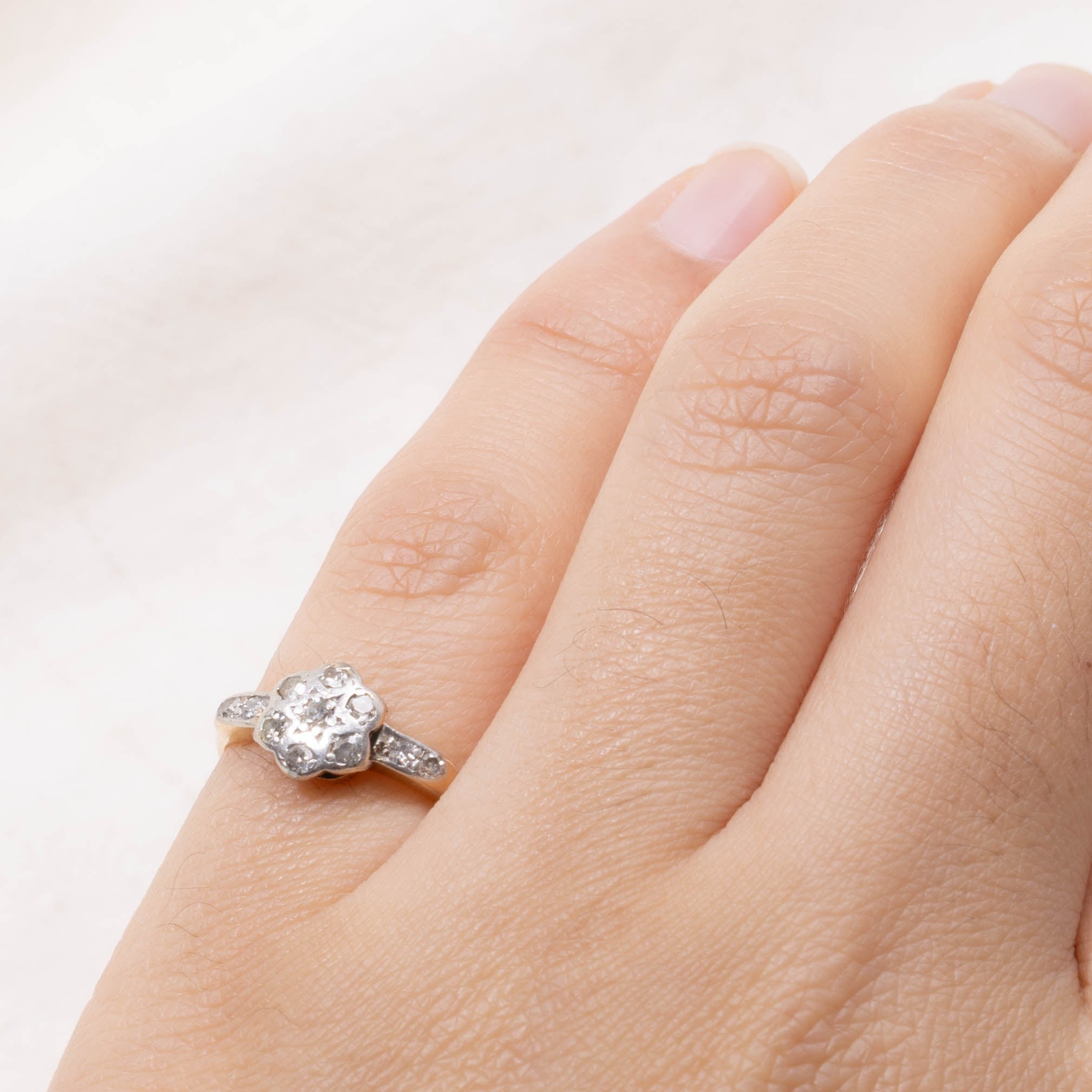 18k Flush Set Diamond Daisy Cluster Ring | SZ 3.25