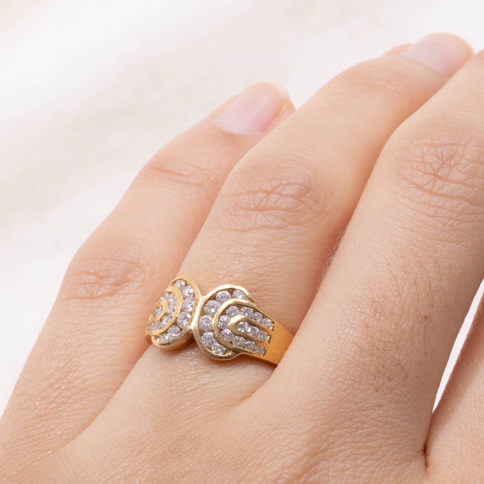 18k Channel Set Diamond Buckle Ring | SZ 5.75