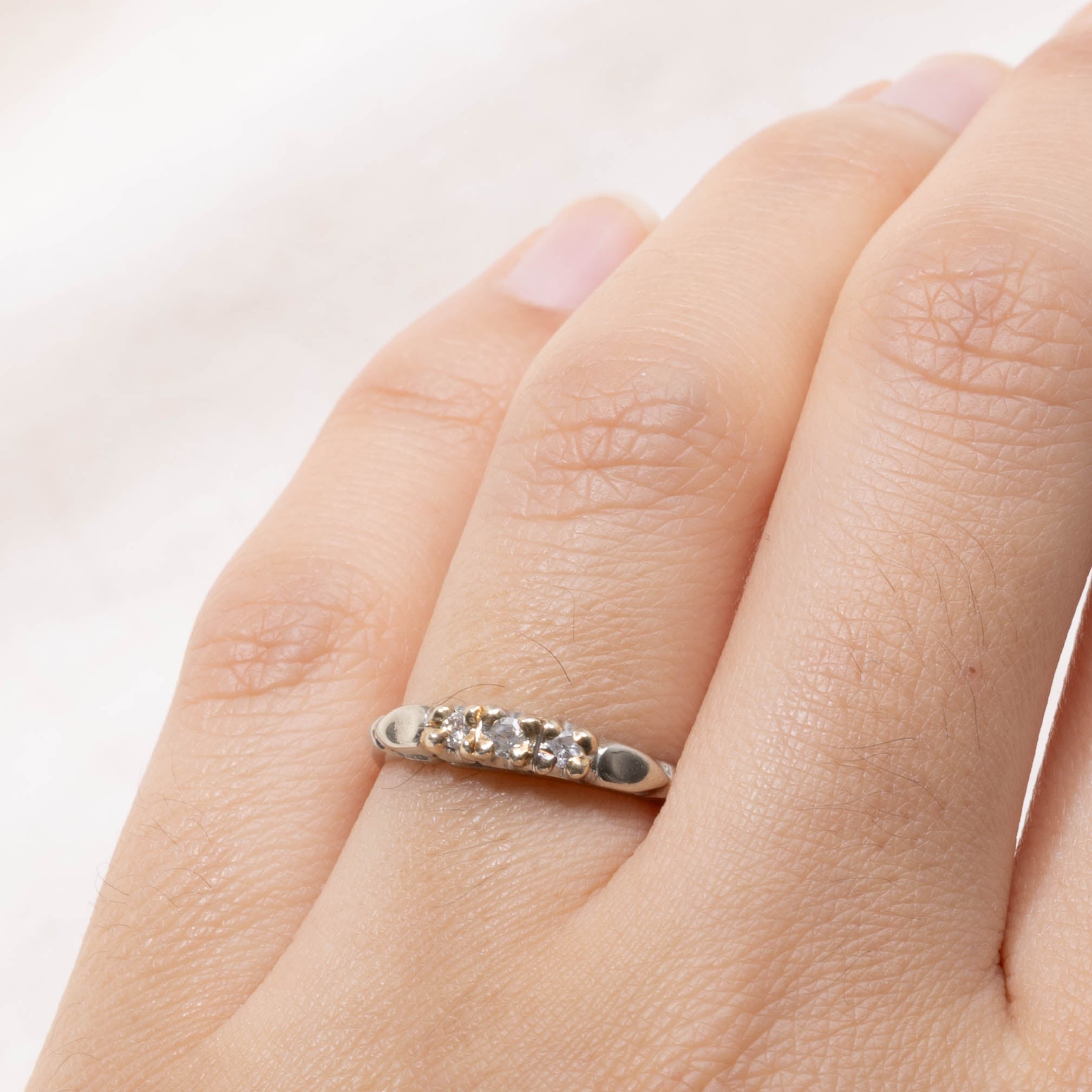 18k Three Stone Diamond Petinaed Ring | SZ 6.25