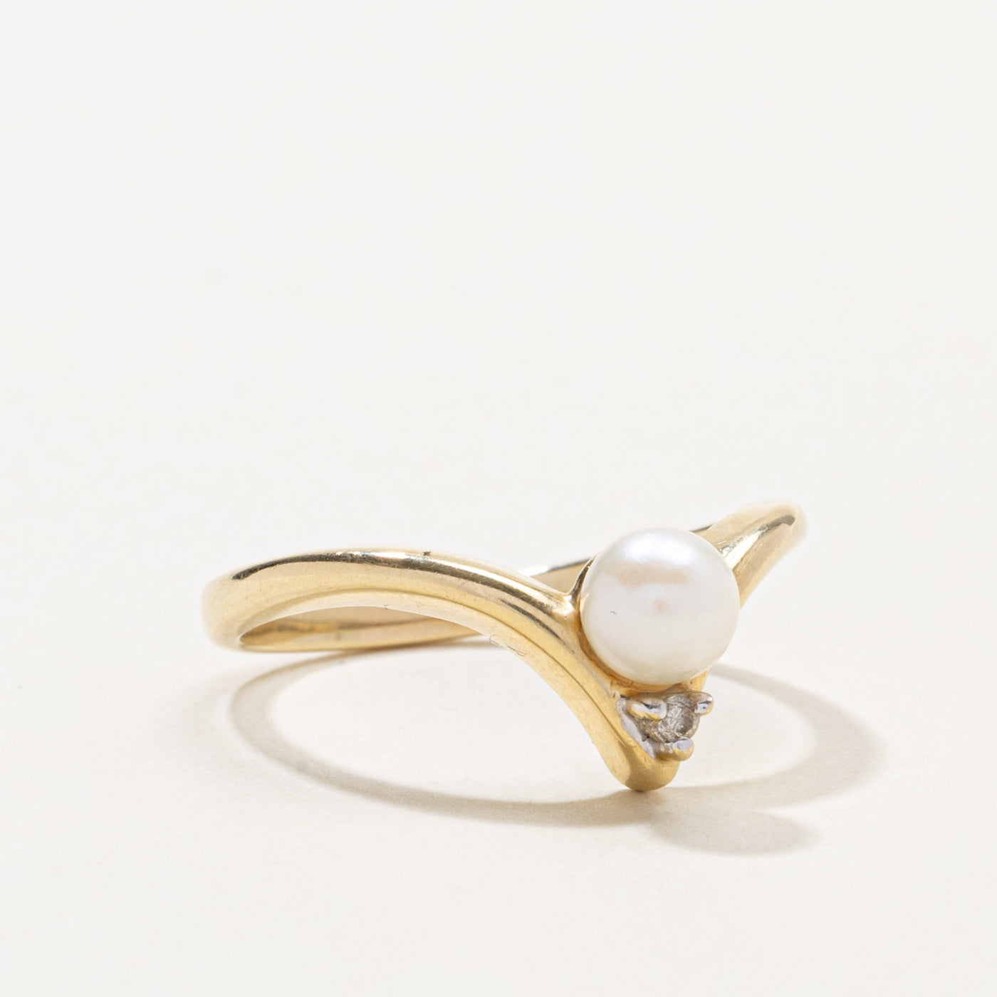 14k Pearl & Diamond Chevron Ring | 0.01ctw | SZ 8.75