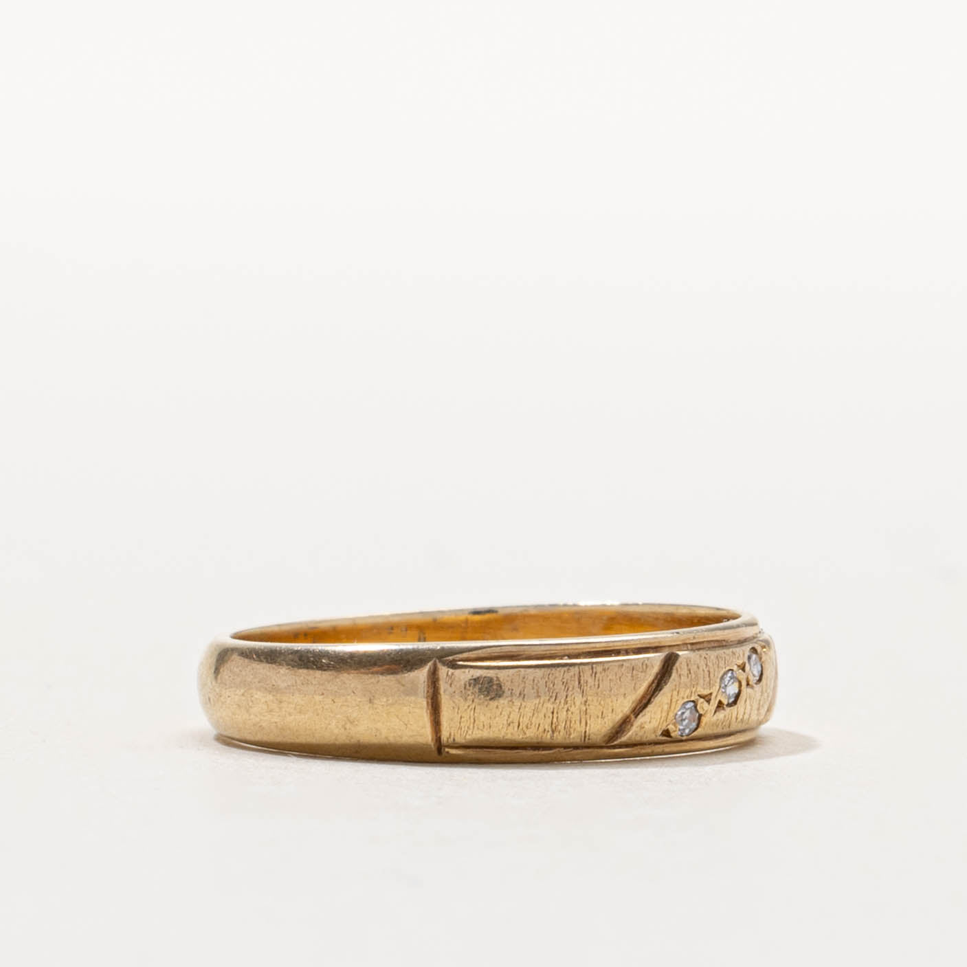 14k Diagonal Diamond Textured Band | 4.30mm | SZ 7.75