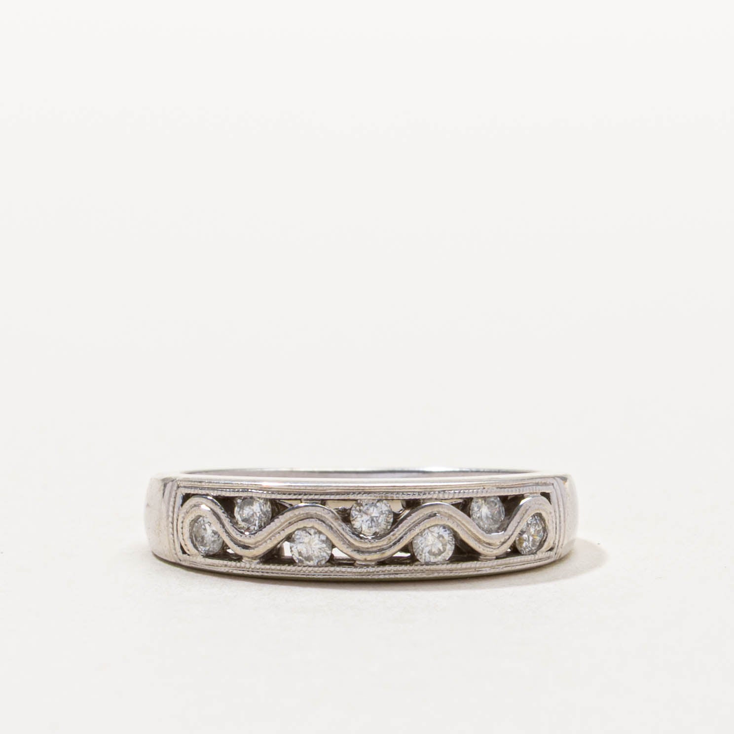 14k Diamond Milgrained Wave Band | SZ 7