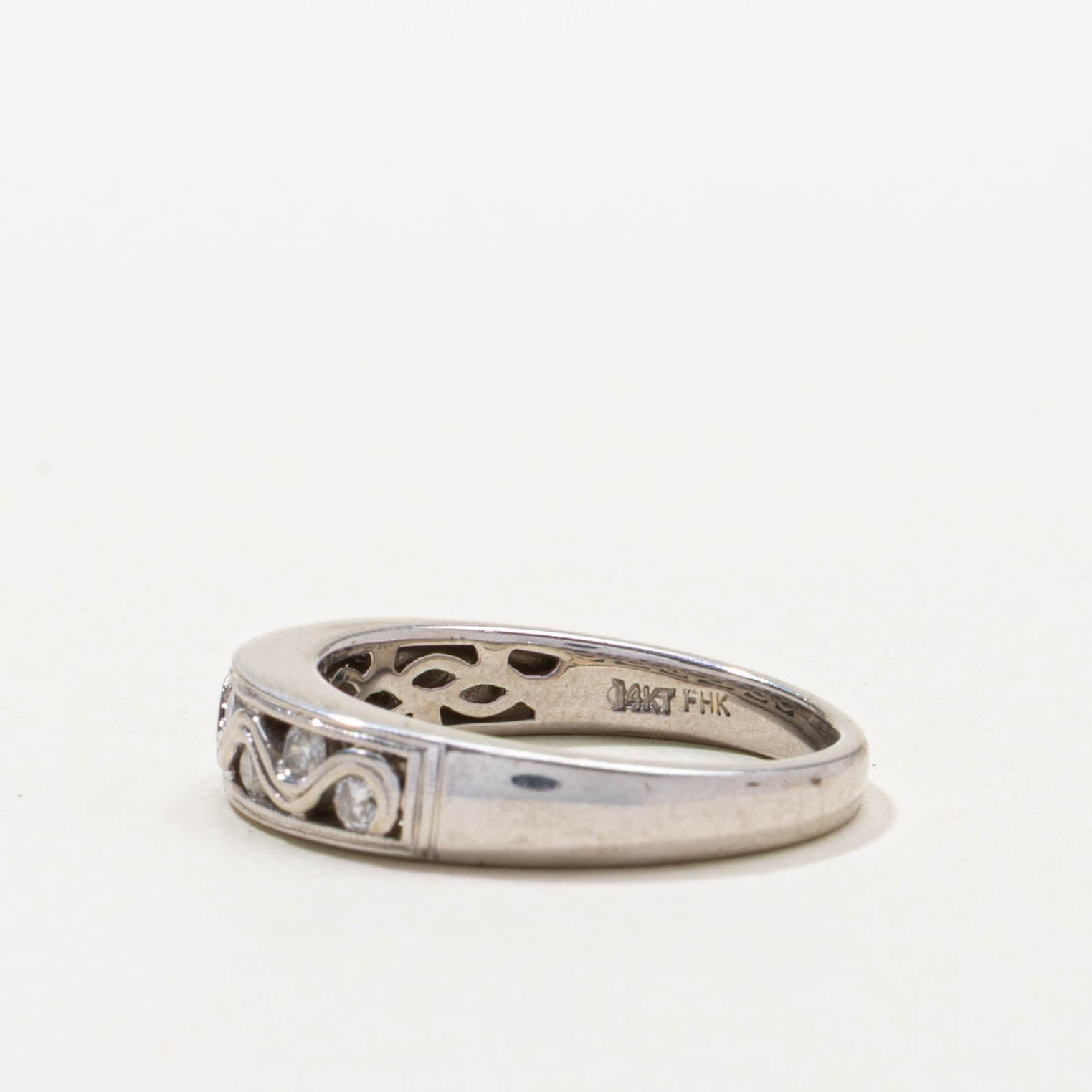14k Diamond Milgrained Wave Band | SZ 7