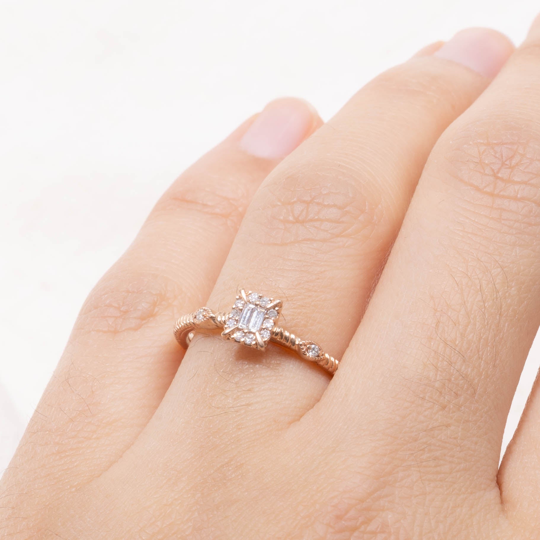 10k Baguette Cut Diamond Fluted Ring | SZ 7.25