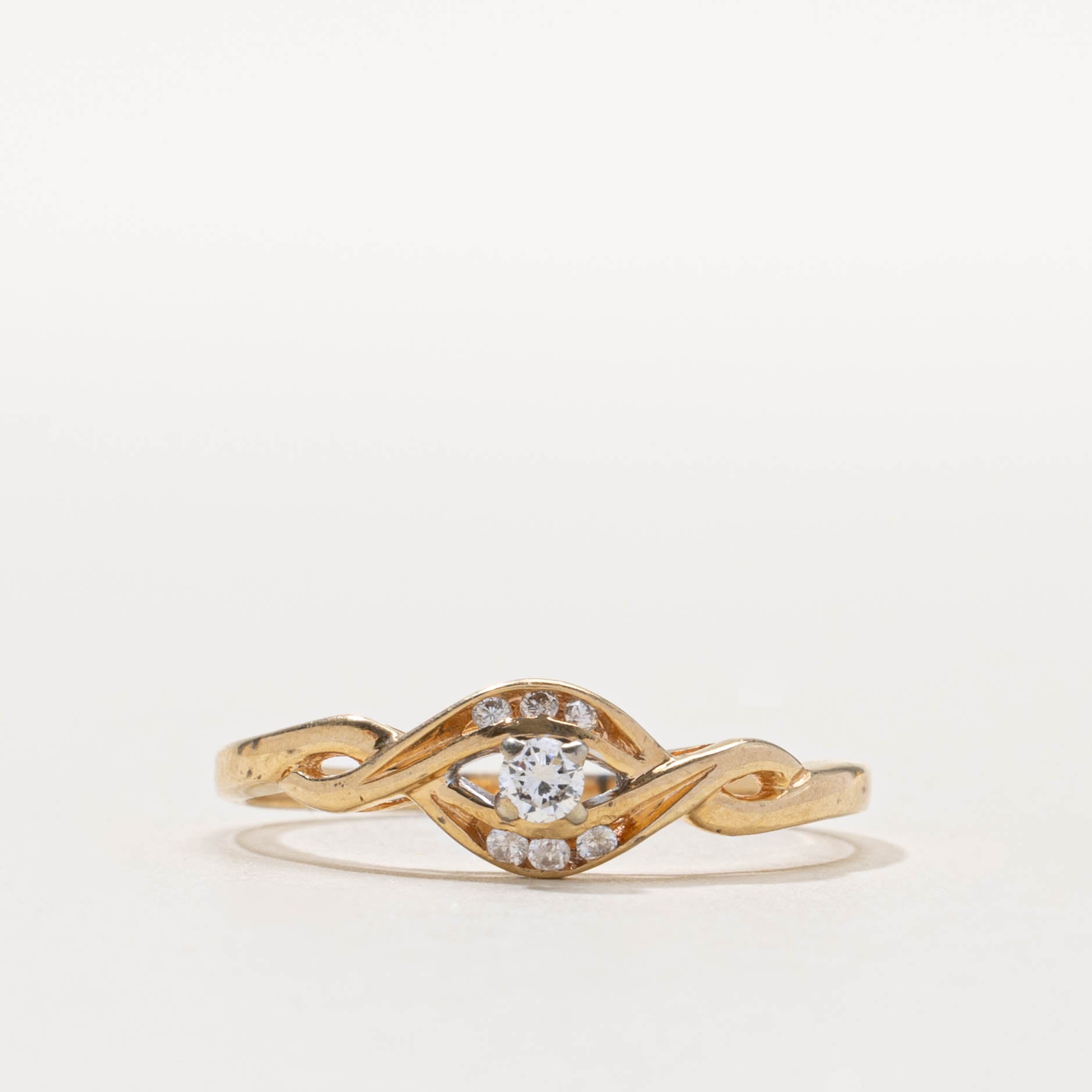 14k Diamond Twisted Ring | SZ 9.25